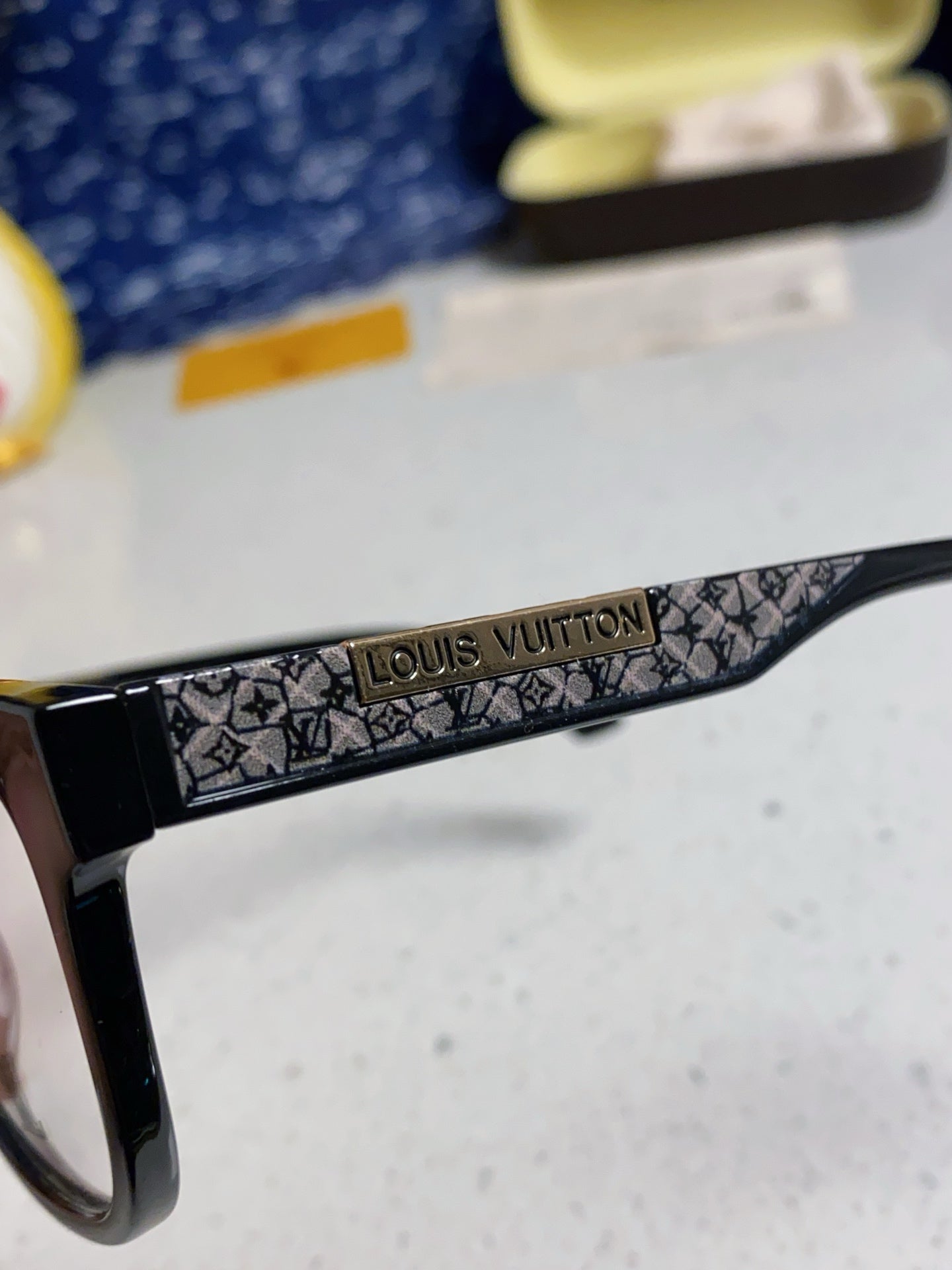 LOUIS VUITTON CAT EYE SUNGLASSES 570280 IN BLACK ACETATE EMBOSSED LOGO