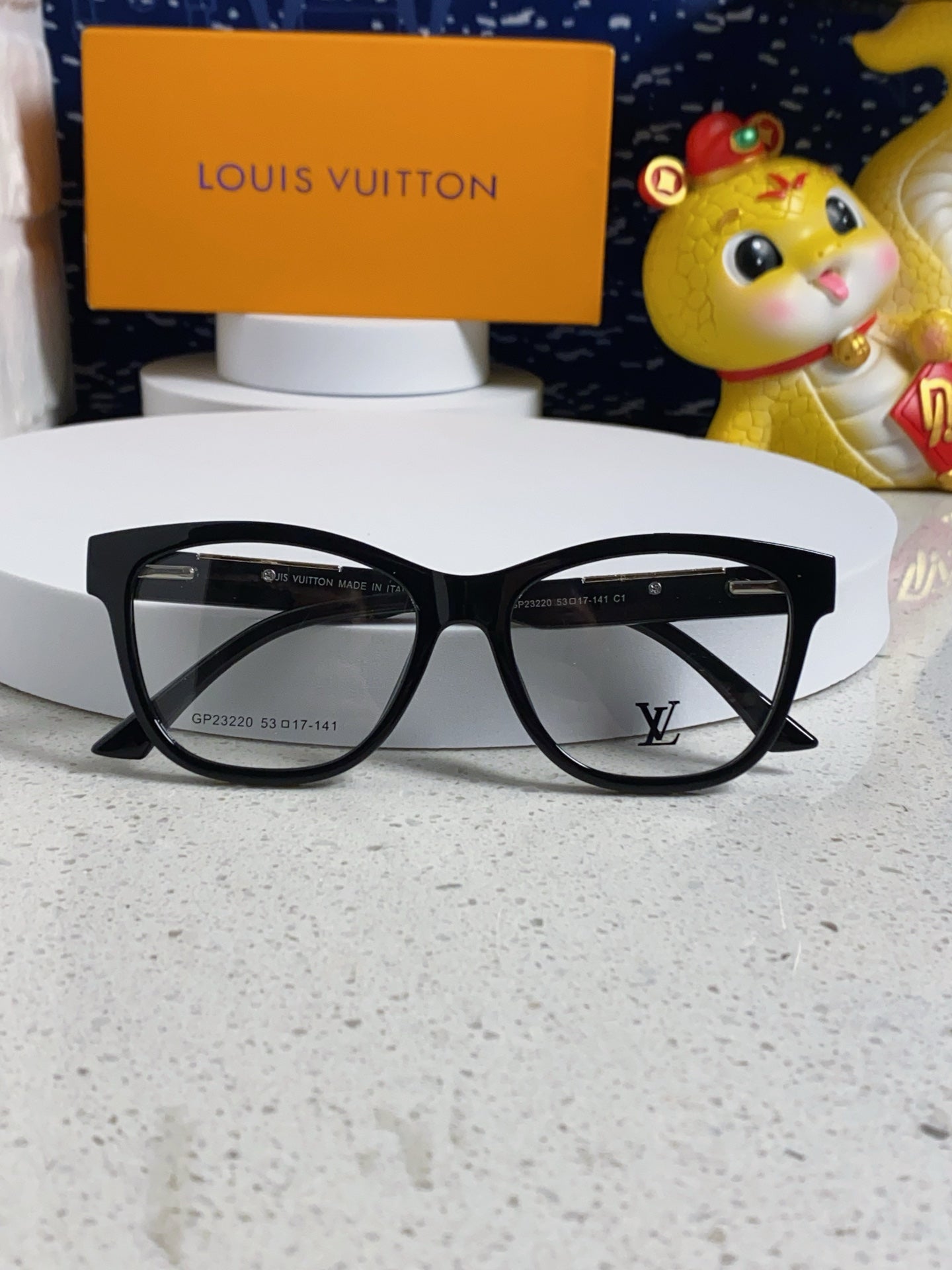 LOUIS VUITTON CAT EYE SUNGLASSES 570280 IN BLACK ACETATE EMBOSSED LOGO