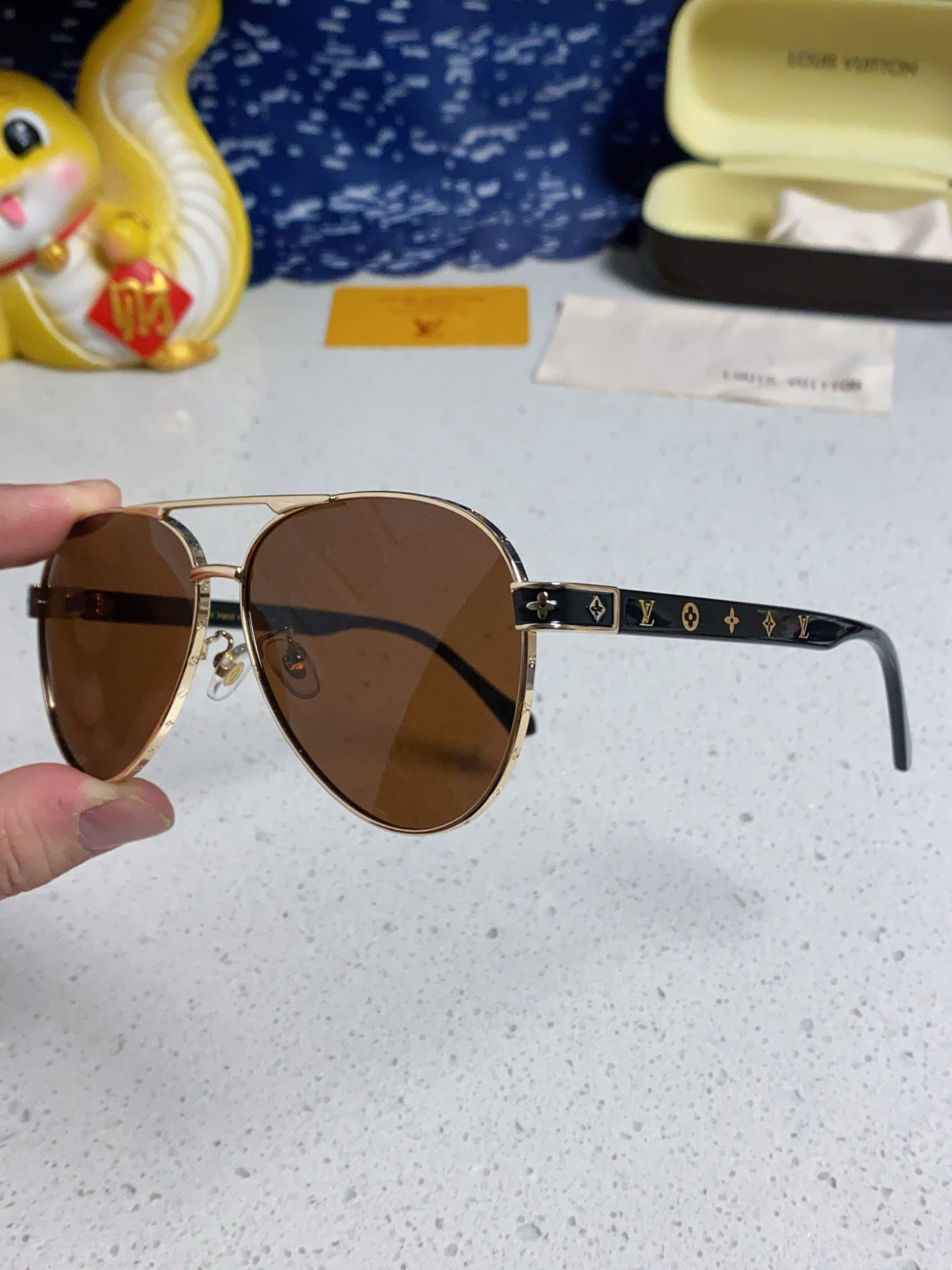 LOUIS VUITTON PILOT SUNGLASSES 571634 IN GOLD METAL BROWN LENSES MONOGRAM LOGO