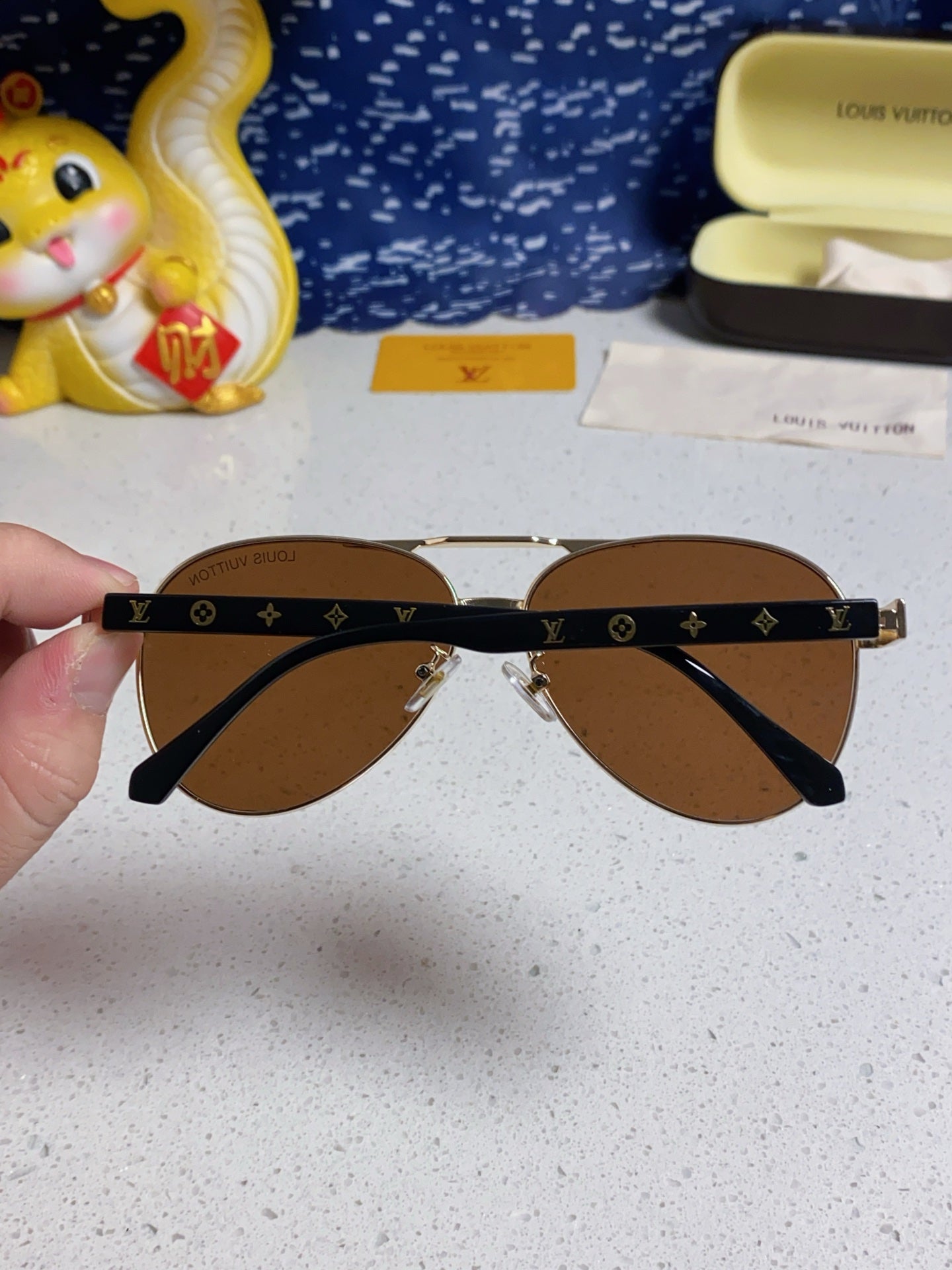 LOUIS VUITTON PILOT SUNGLASSES 571634 IN GOLD METAL BROWN LENSES MONOGRAM LOGO