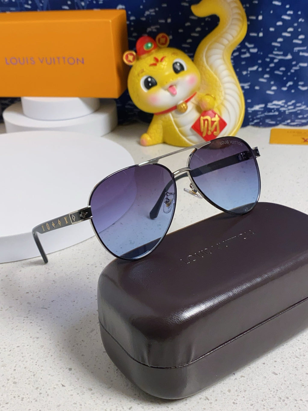 LOUIS VUITTON PILOT SUNGLASSES 571633 IN SILVER METAL GREY SMOKE LENSES MONOGRAM LOGO