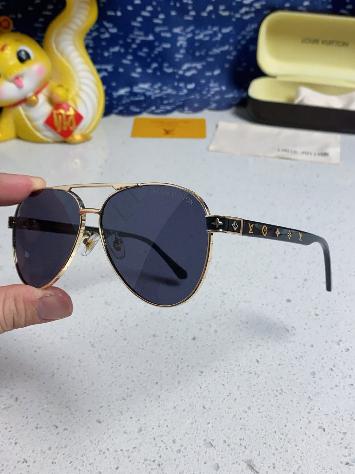 LOUIS VUITTON PILOT SUNGLASSES 571635 IN GOLD METAL BLACK LENSES MONOGRAM LOGO