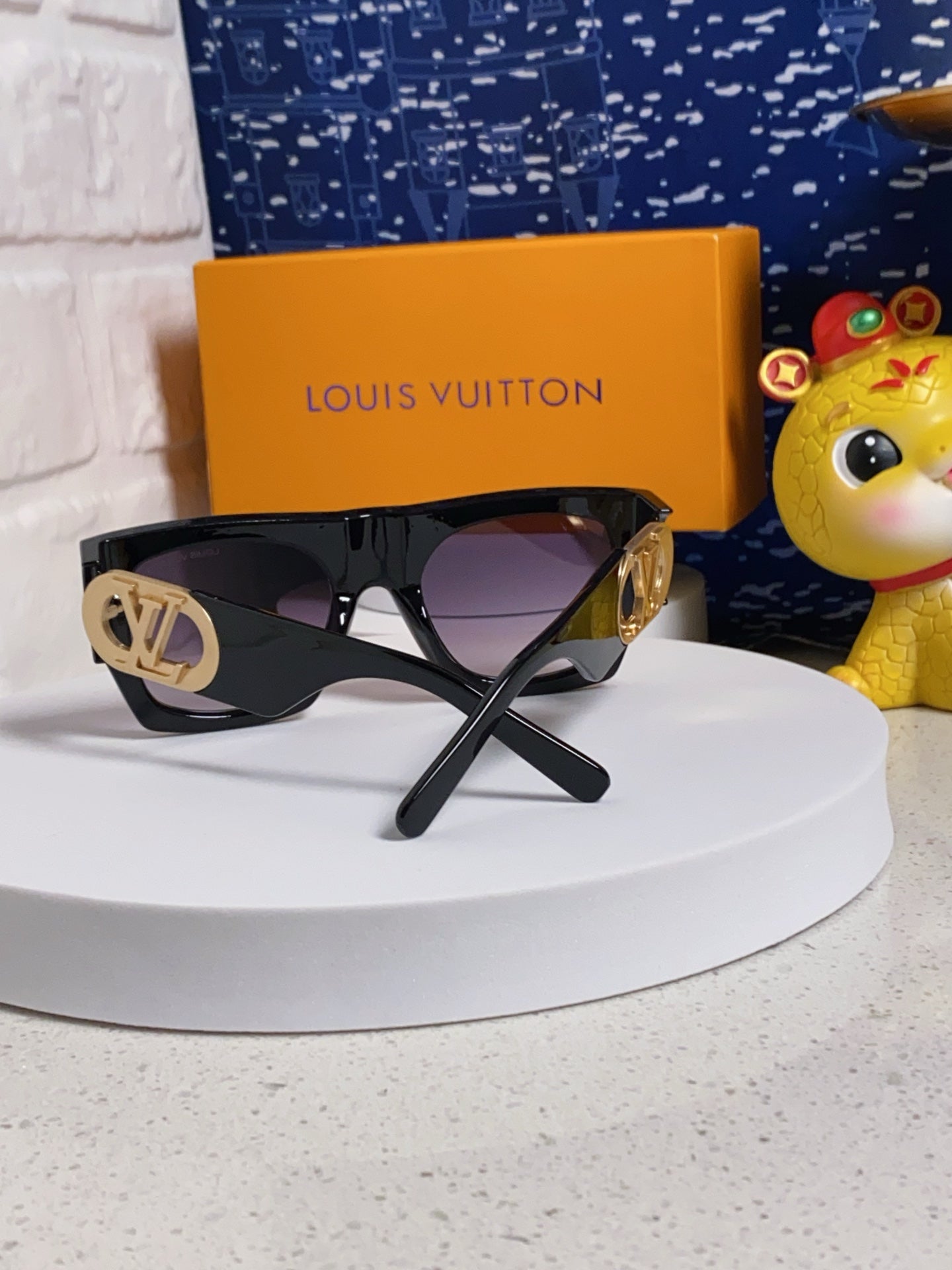 LOUIS VUITTON LINK SQUARE SUNGLASSES 570273 IN BLACK ACETATE GREY SMOKE LENS