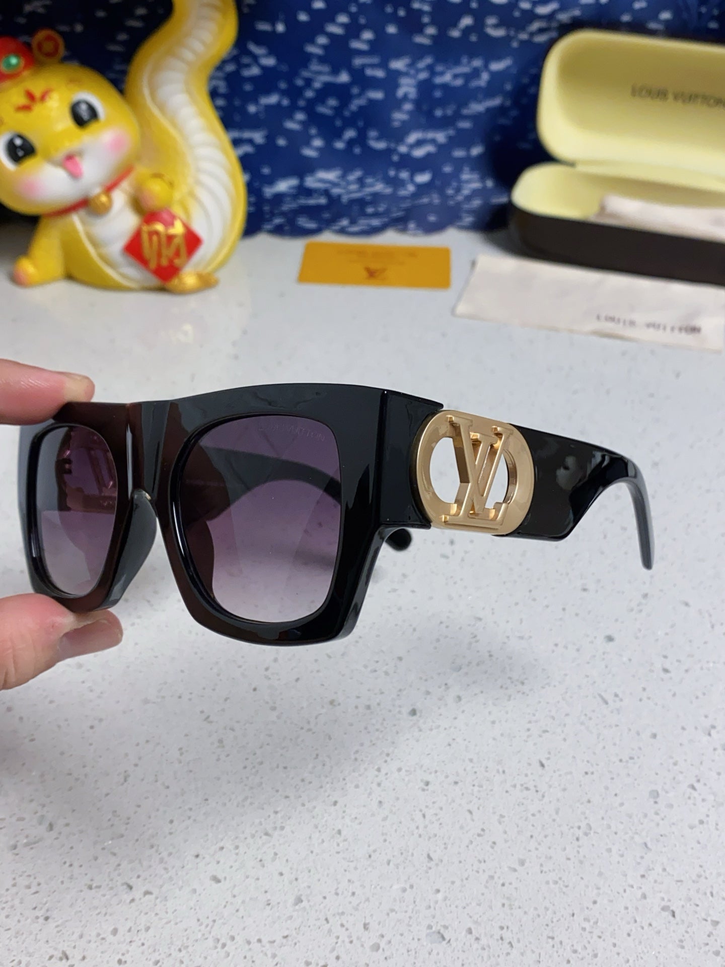LOUIS VUITTON LINK SQUARE SUNGLASSES 570273 IN BLACK ACETATE GREY SMOKE LENS