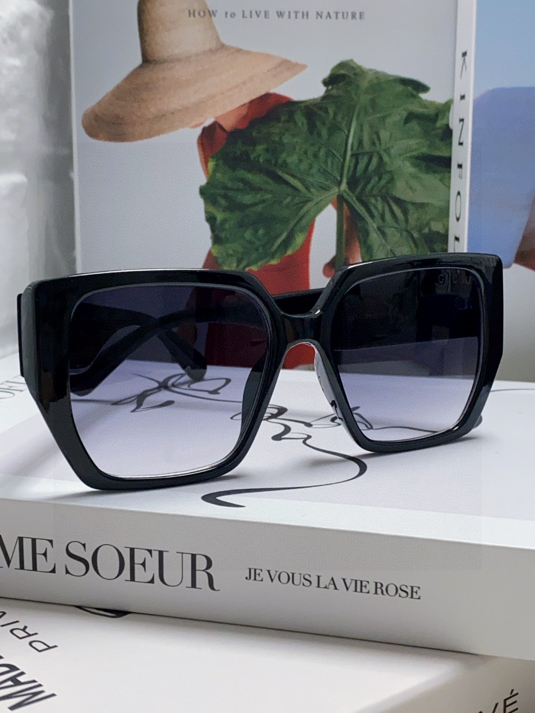 GUCCI SQUARE FRAME SUNGLASSES 570209 IN ACETATE
