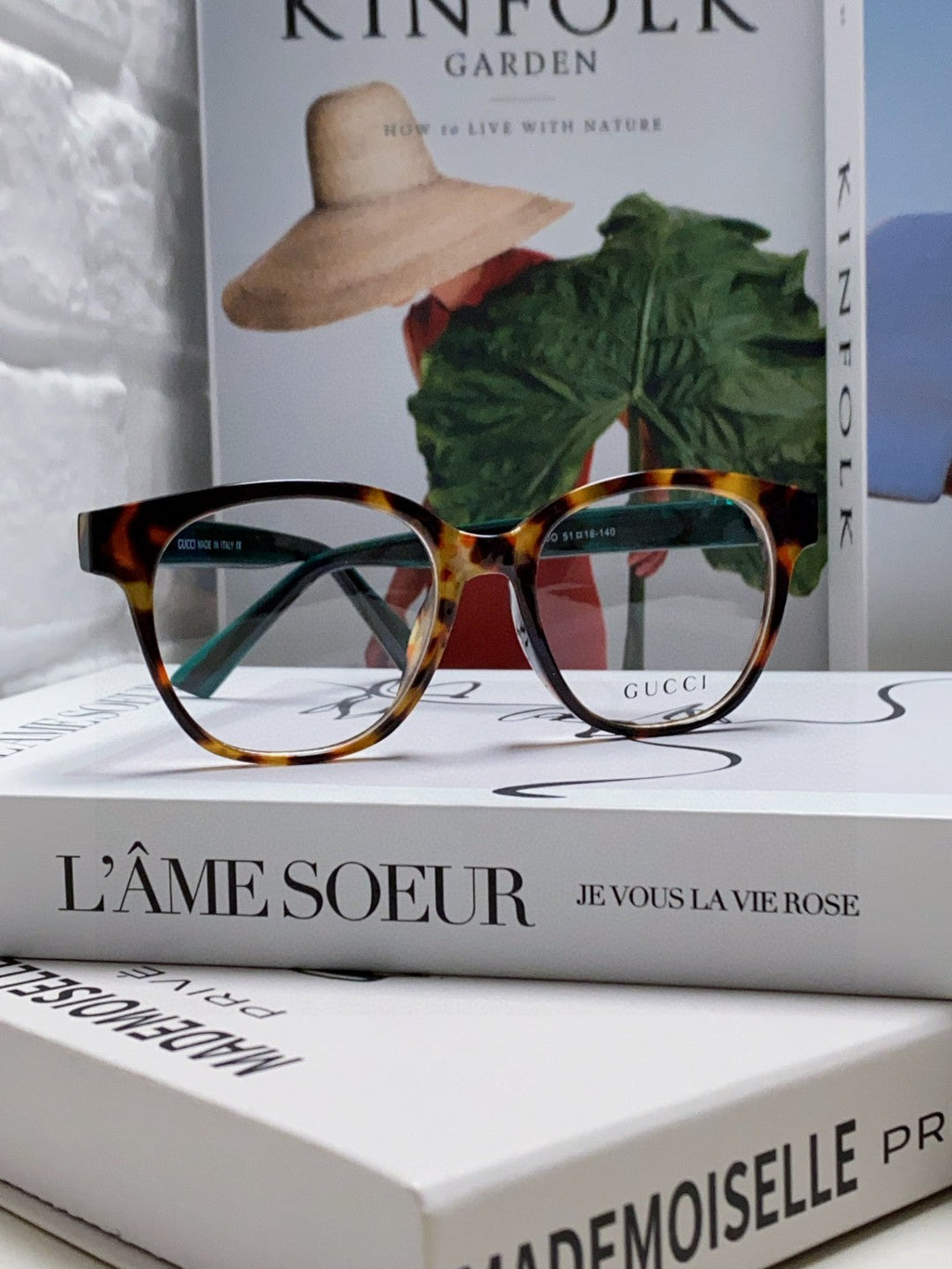 GUCCI BUTTERFLY FRAME SUNGLASSES 570220 IN ACETATE