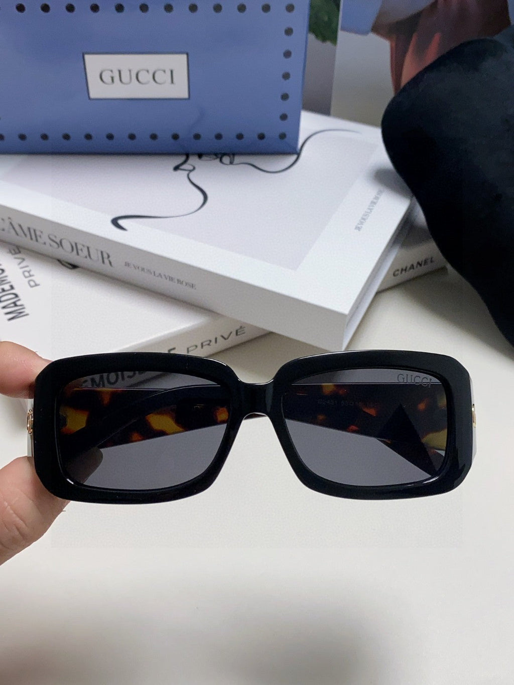 GUCCI RECTANGULAR FRAME SUNGLASSES 570237 IN ACETATE