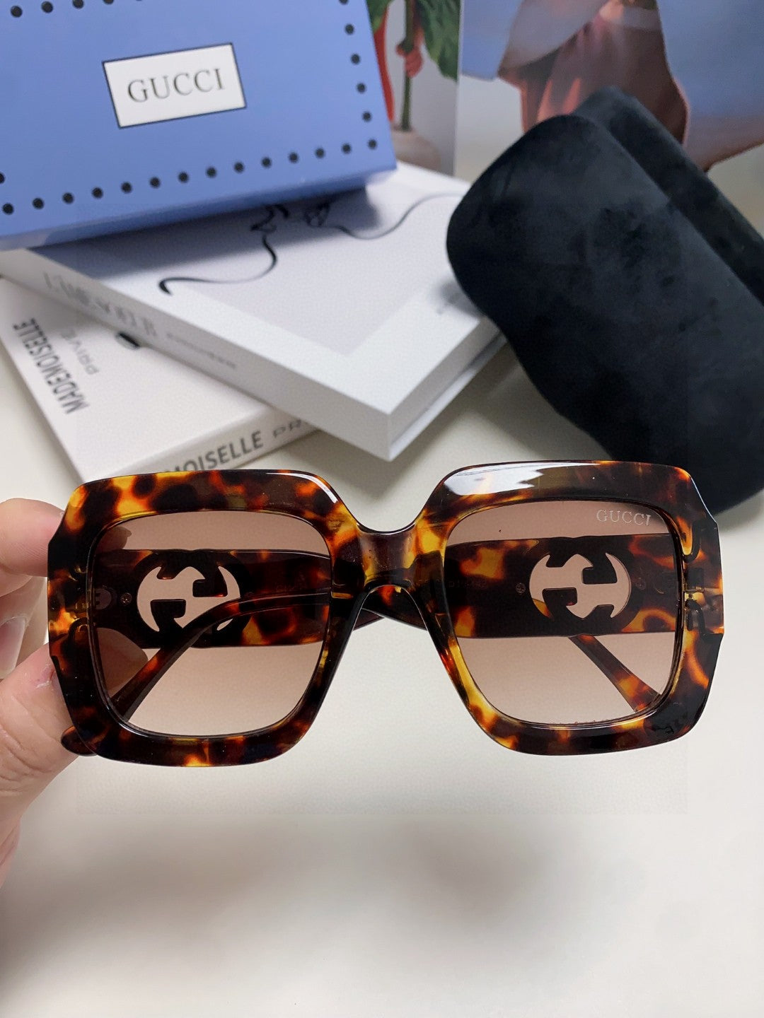 GUCCI SQUARE FRAME SUNGLASSES GG0178S IN ACETATE EMBOSSED LOGO
