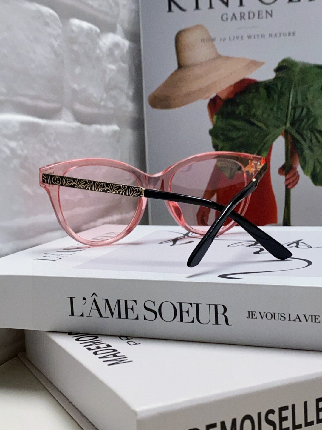 GUCCI BEE EMBELLISHED BUTTERFLY FRAME SUNGLASSES 570242 IN ACETATE