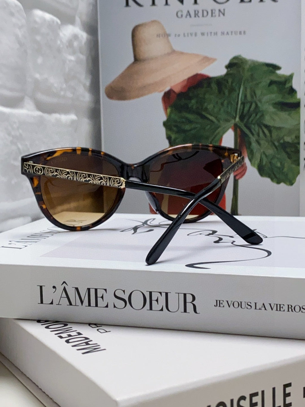 GUCCI BEE EMBELLISHED BUTTERFLY FRAME SUNGLASSES 570242 IN ACETATE