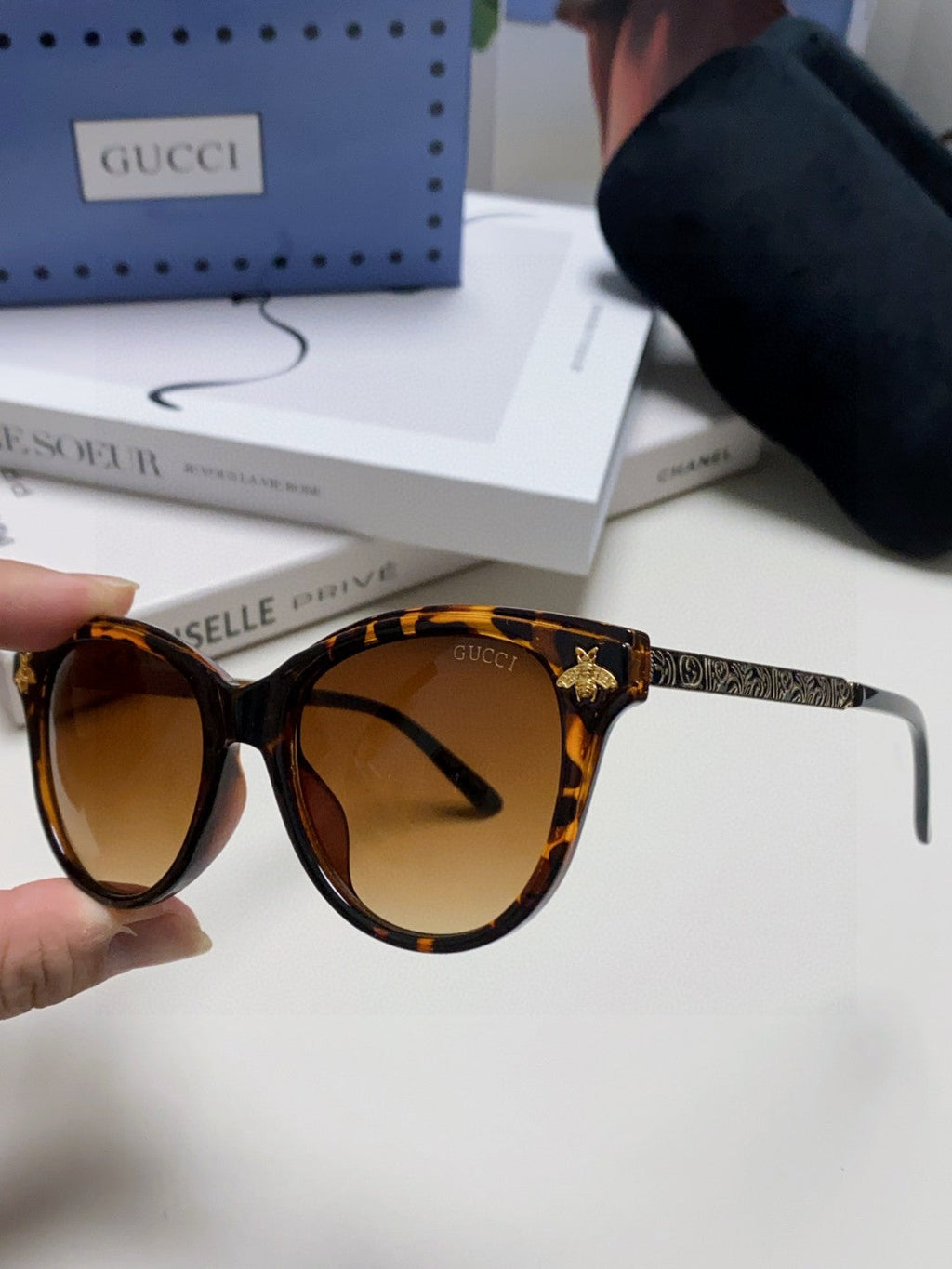 GUCCI BEE EMBELLISHED BUTTERFLY FRAME SUNGLASSES 570242 IN ACETATE