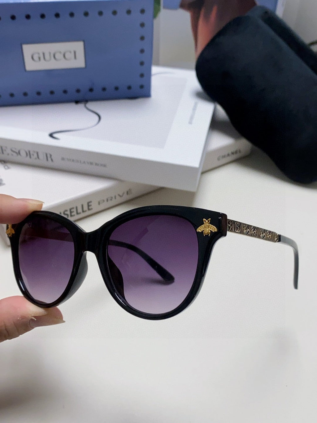 GUCCI BEE EMBELLISHED BUTTERFLY FRAME SUNGLASSES 570242 IN ACETATE