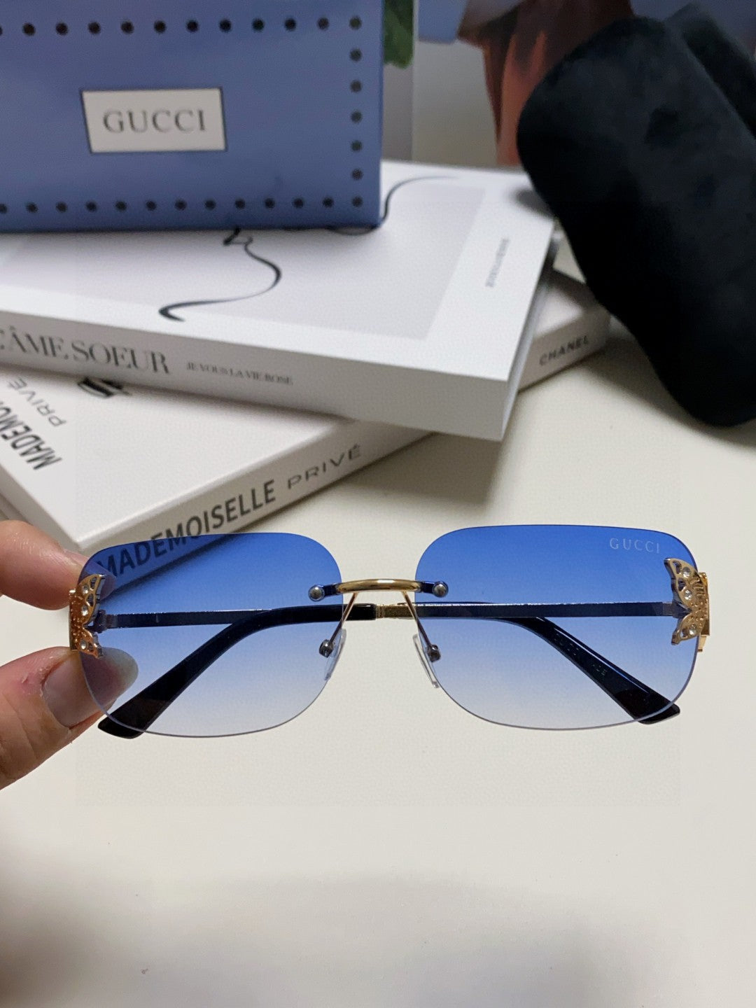 GUCCI BUTTERFLY EMBELLISHED RIMLESS RECTANGULAR FRAME SUNGLASSES 570245 IN METAL