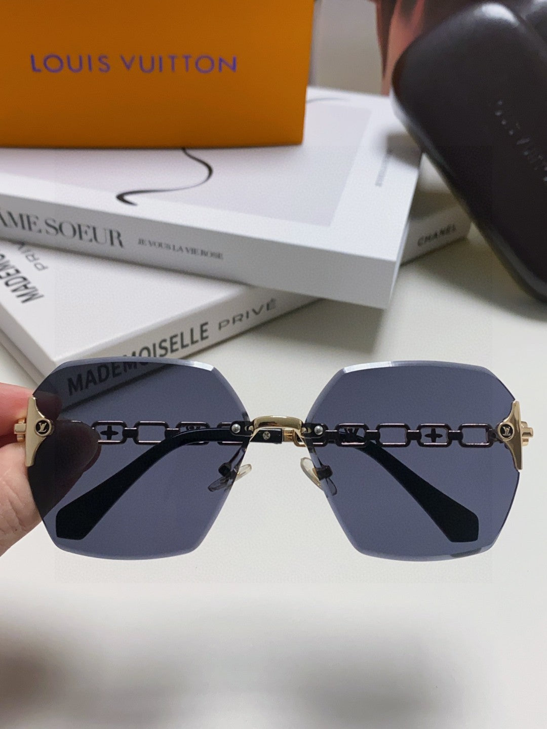 LOUIS VUITTON CHAIN SQUARE SUNGLASSES 570261 IN GOLD METAL BLACK LENS