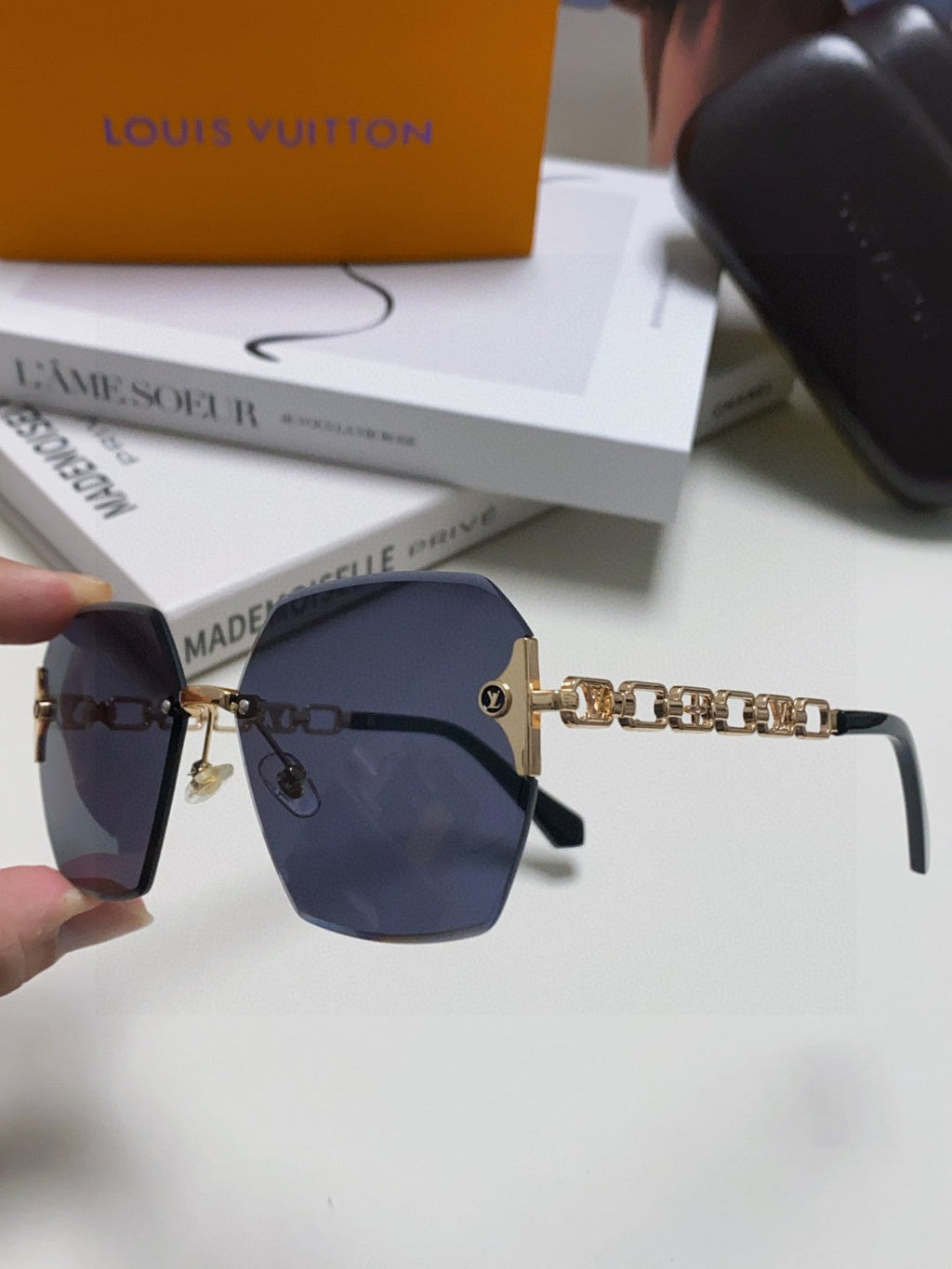 LOUIS VUITTON CHAIN SQUARE SUNGLASSES 570261 IN GOLD METAL BLACK LENS