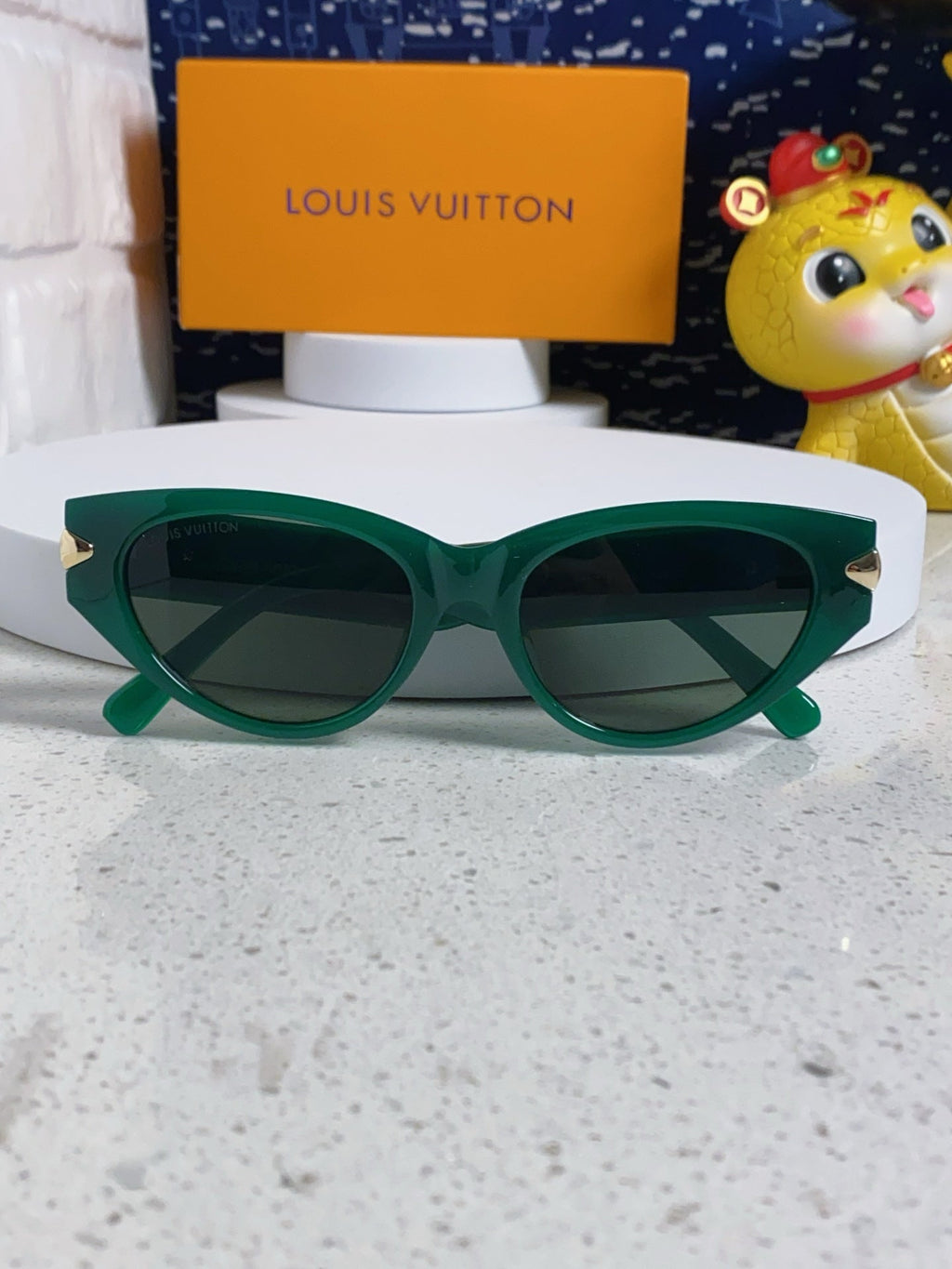 LOUIS VUITTON CAT EYE SUNGLASSES 576882 IN GREEN AND GOLD ACETATE