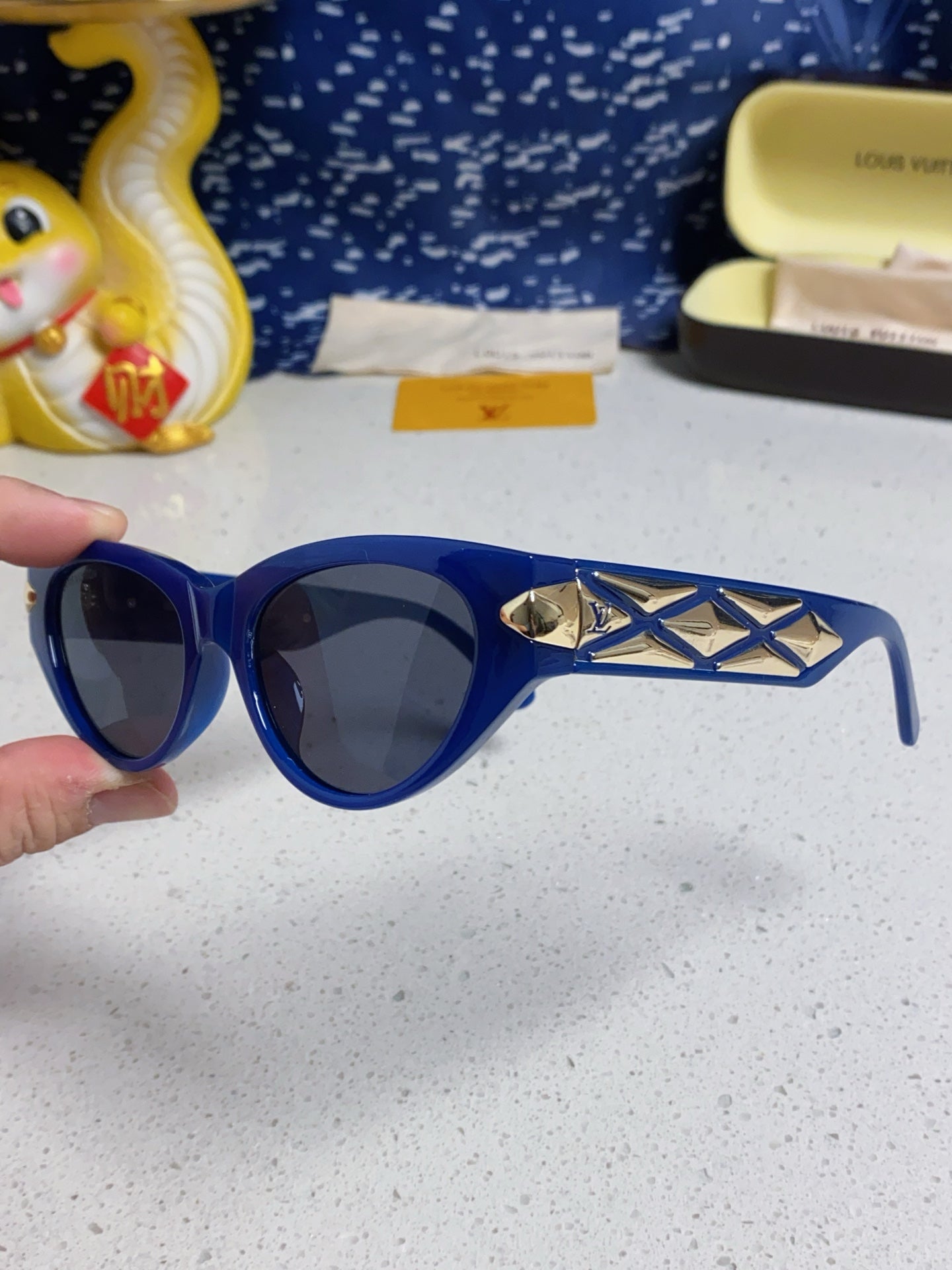 LOUIS VUITTON CAT EYE SUNGLASSES 576883 IN BLUE AND GOLD ACETATE