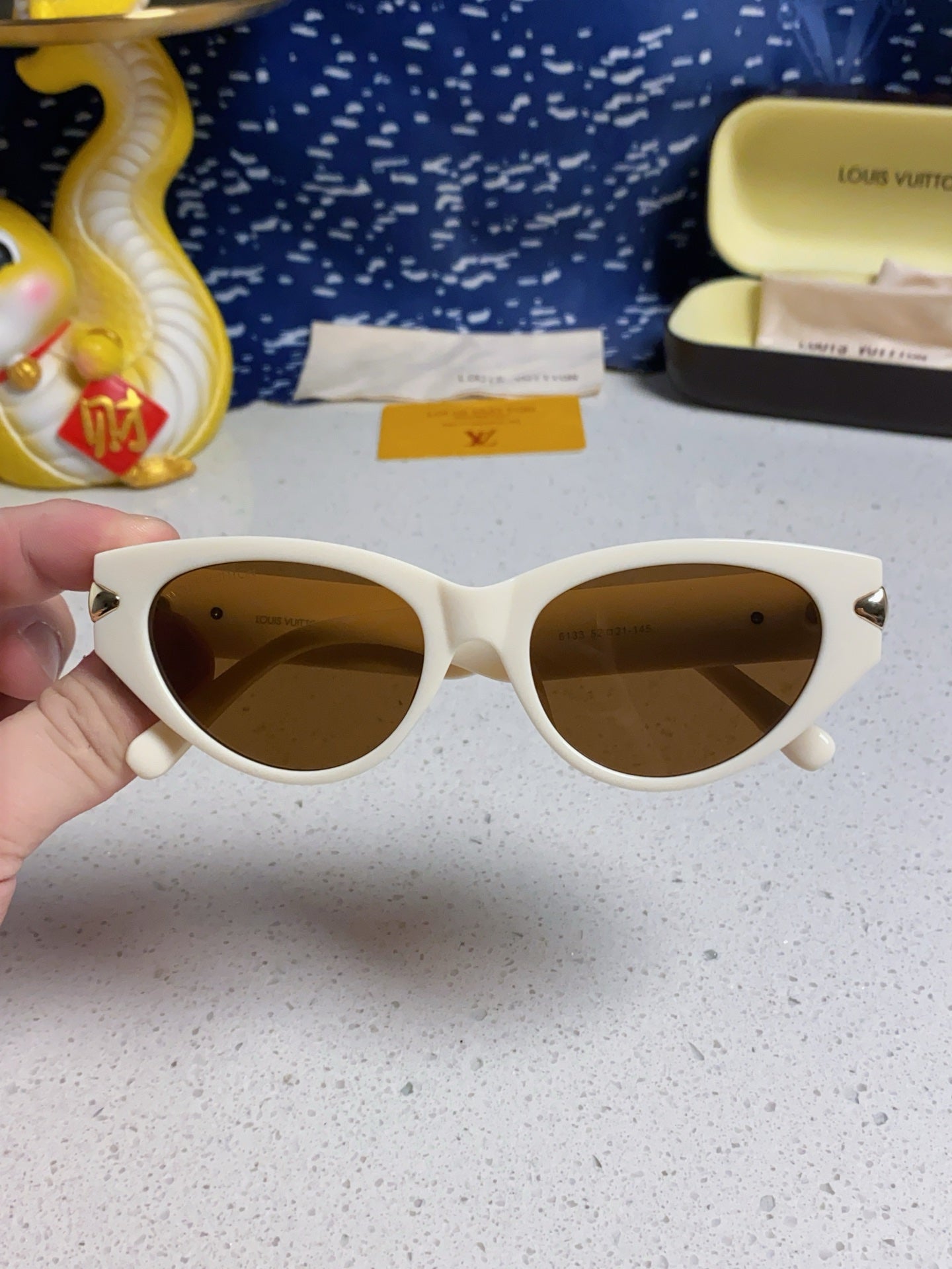 LOUIS VUITTON CAT EYE SUNGLASSES 576884 IN IVORY AND GOLD ACETATE