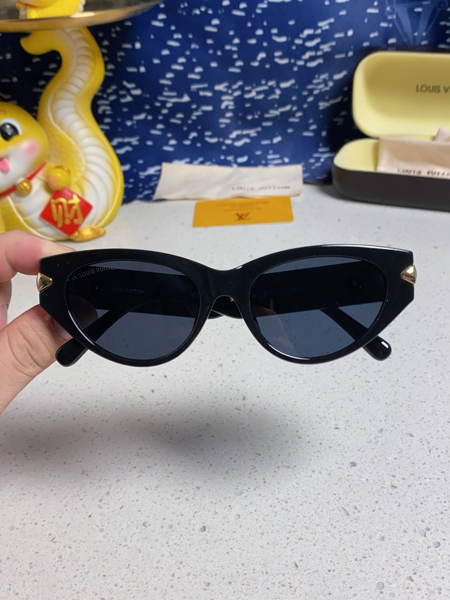 LOUIS VUITTON CAT EYE SUNGLASSES 576886 IN BLACK AND GOLD ACETATE