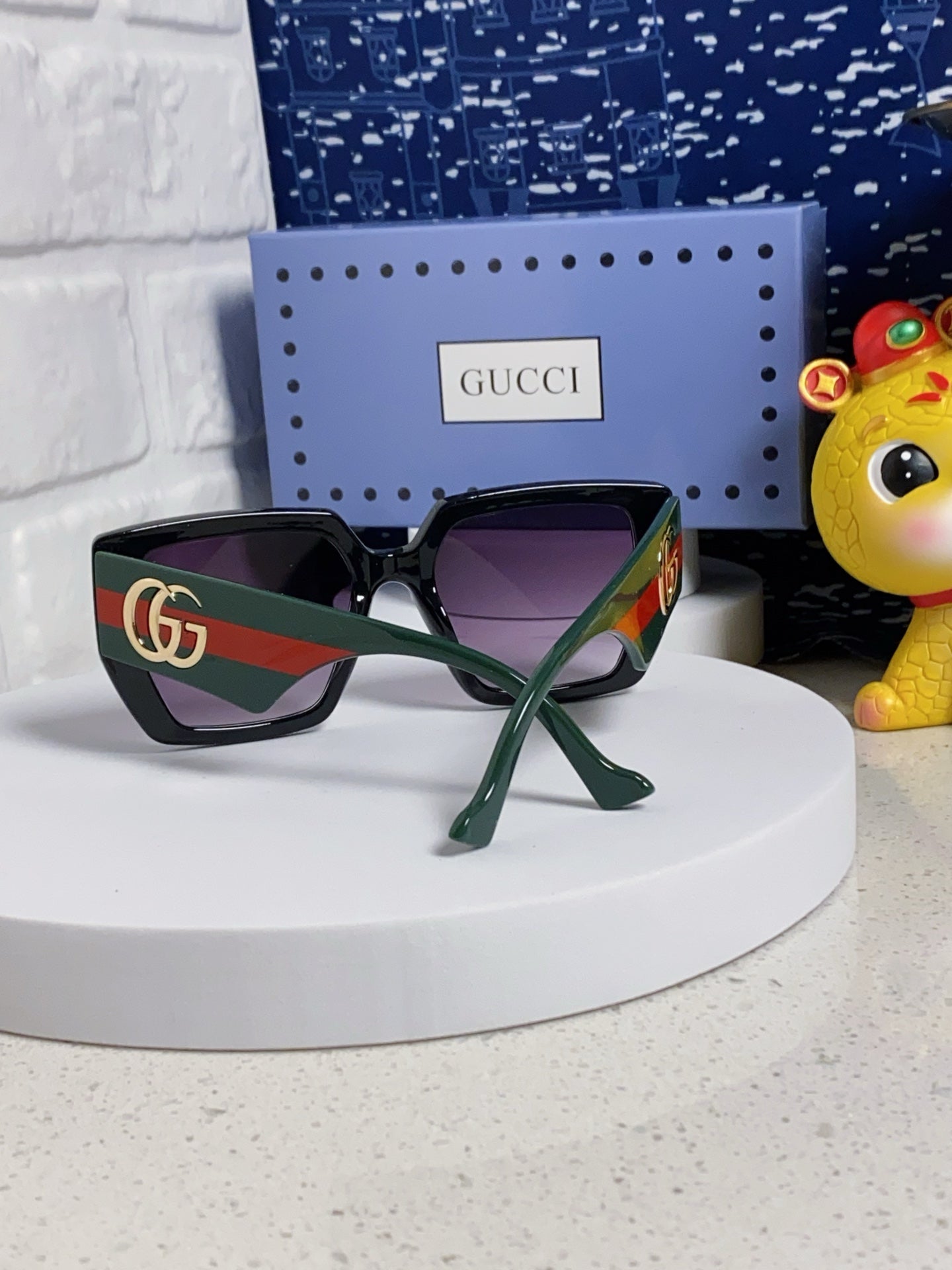 GUCCI SQUARE FRAME SUNGLASSES 573303 IN ACETATE EMBOSSED LOGO