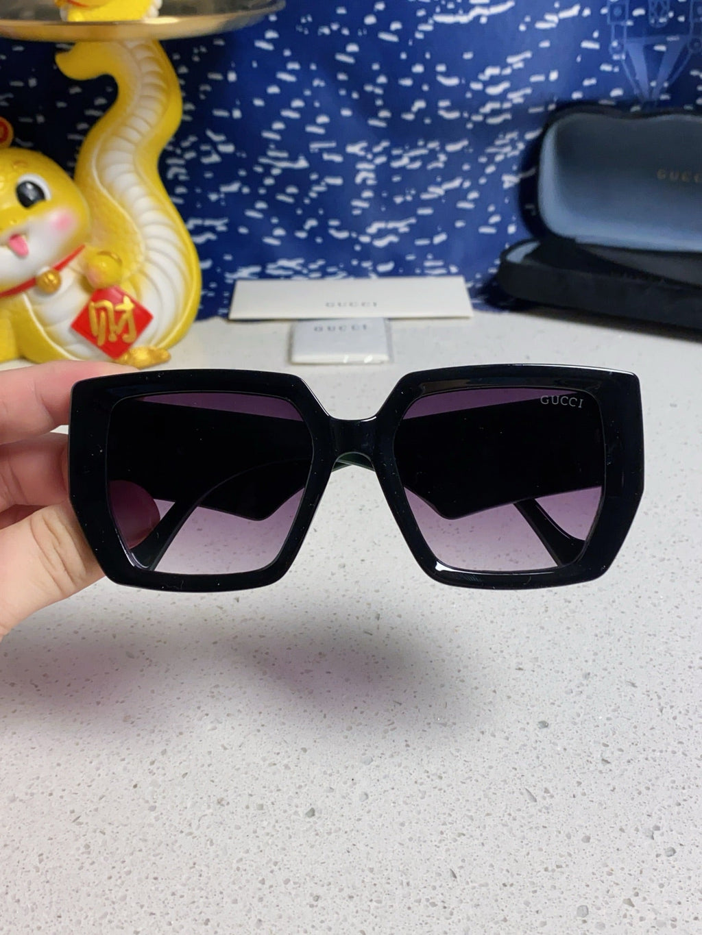 GUCCI SQUARE FRAME SUNGLASSES 573303 IN ACETATE EMBOSSED LOGO