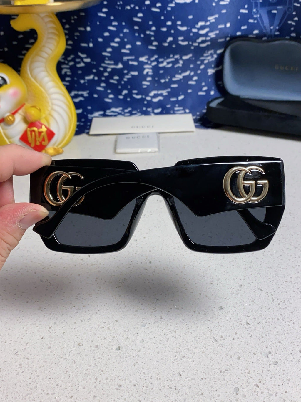 GUCCI SQUARE FRAME SUNGLASSES 573303 IN ACETATE EMBOSSED LOGO