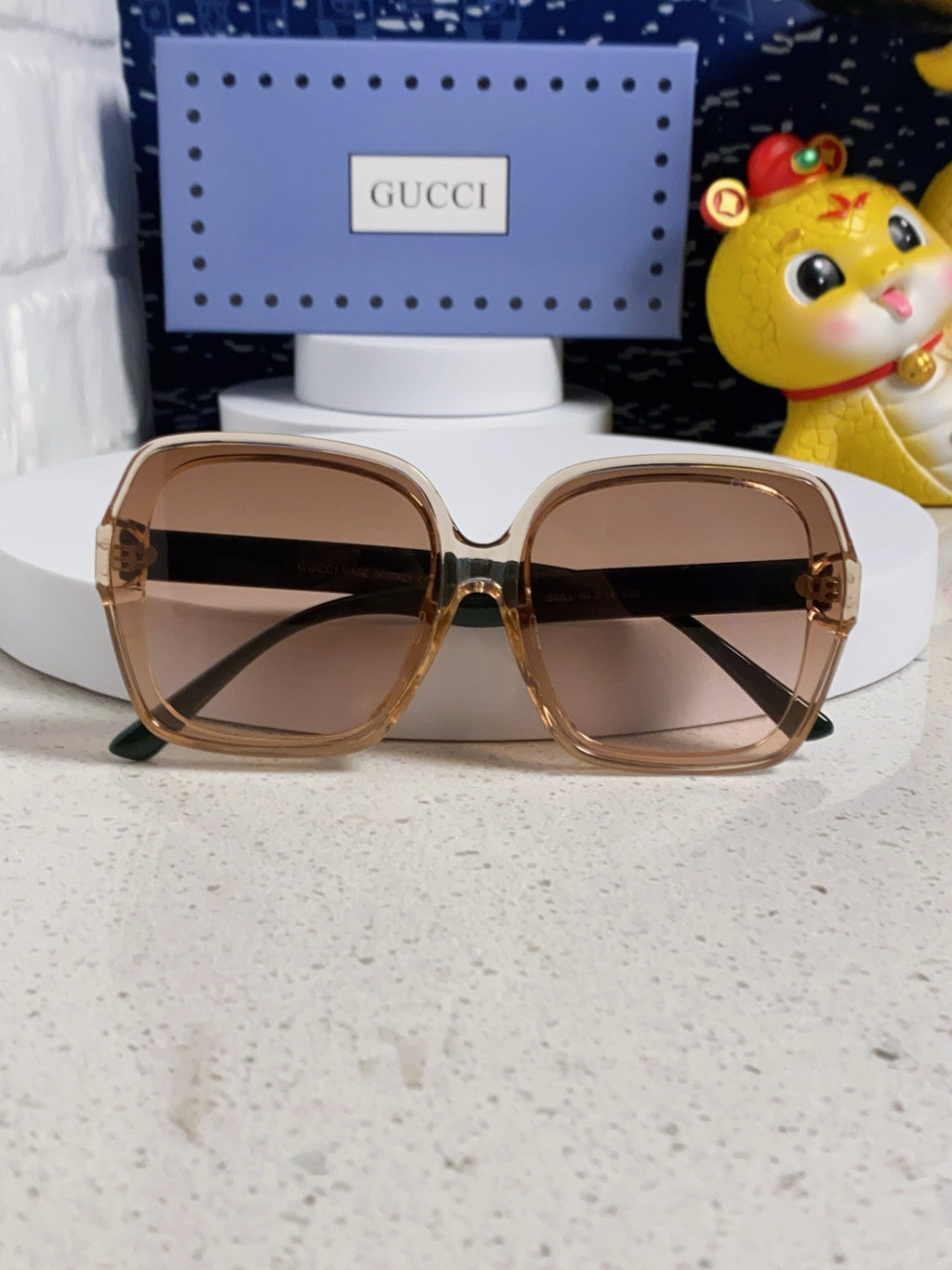 GUCCI SQUARE FRAME SUNGLASSES 573309 IN ACETATE EMBOSSED LOGO