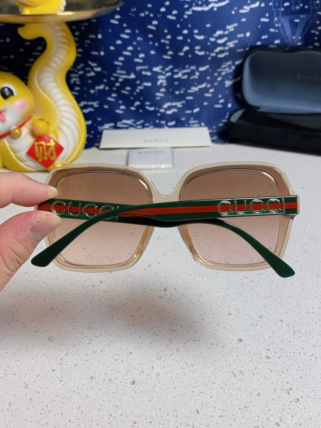 GUCCI SQUARE FRAME SUNGLASSES 573309 IN ACETATE EMBOSSED LOGO