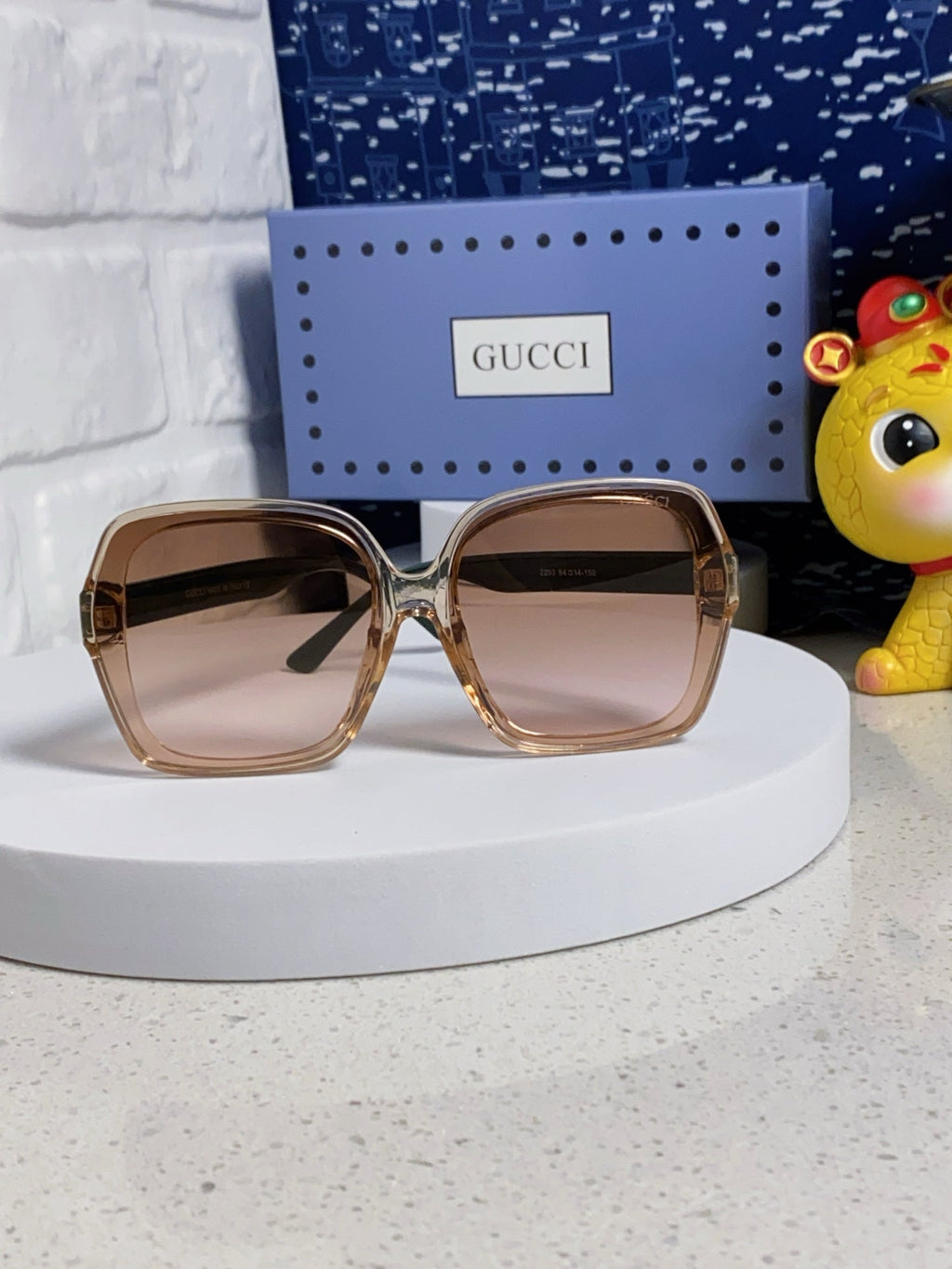 GUCCI SQUARE FRAME SUNGLASSES 573309 IN ACETATE EMBOSSED LOGO