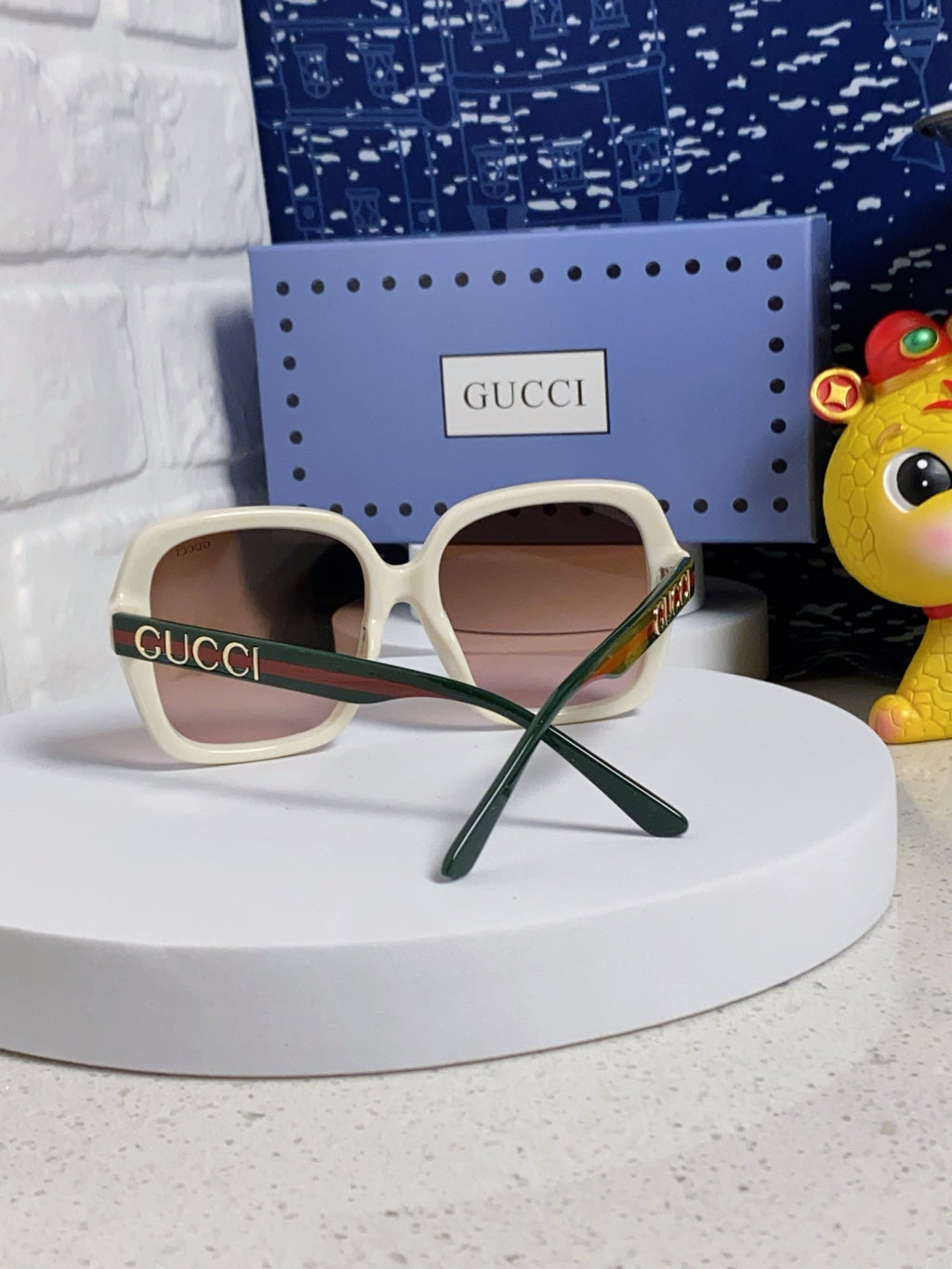GUCCI SQUARE FRAME SUNGLASSES 573309 IN ACETATE EMBOSSED LOGO