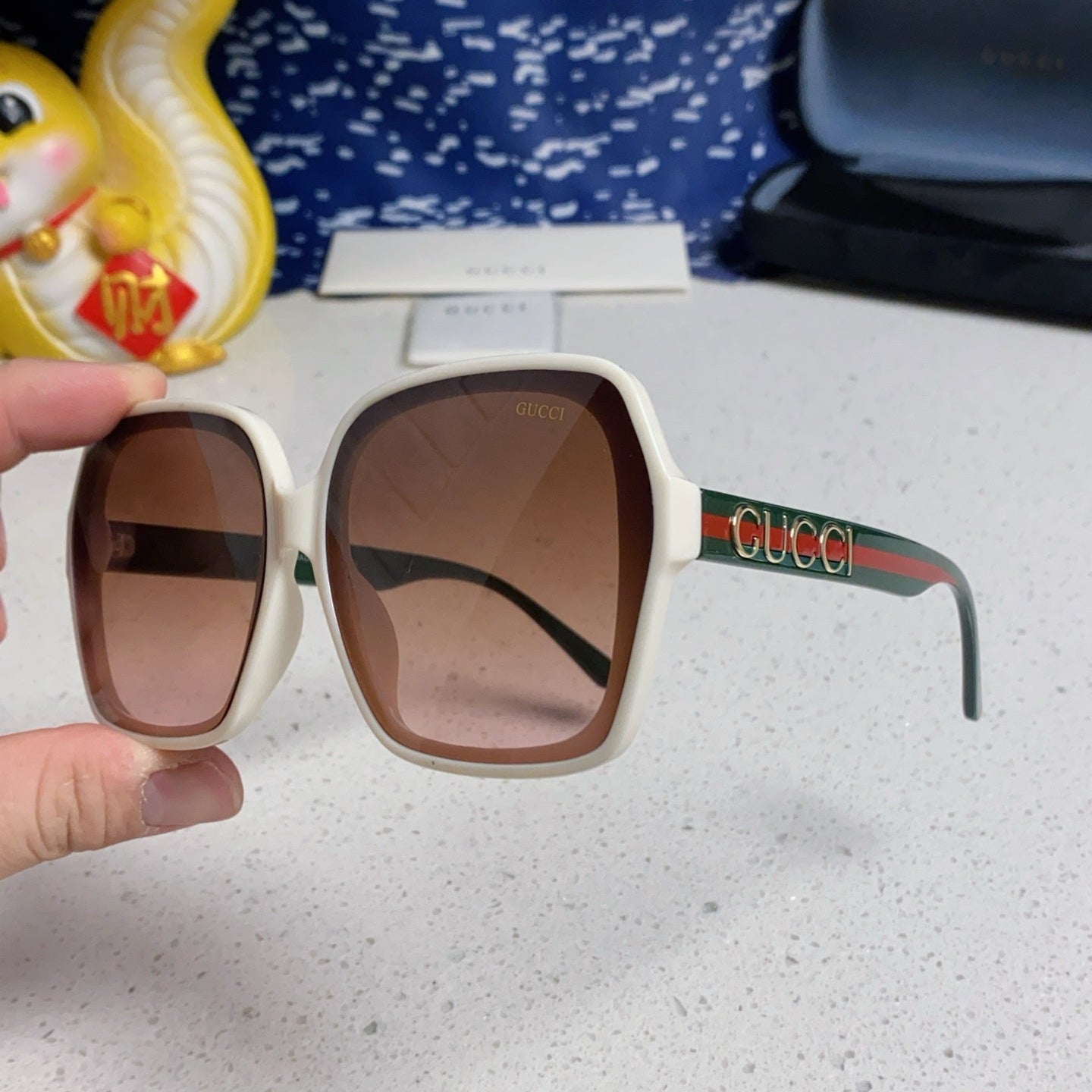 GUCCI SQUARE FRAME SUNGLASSES 573309 IN ACETATE EMBOSSED LOGO
