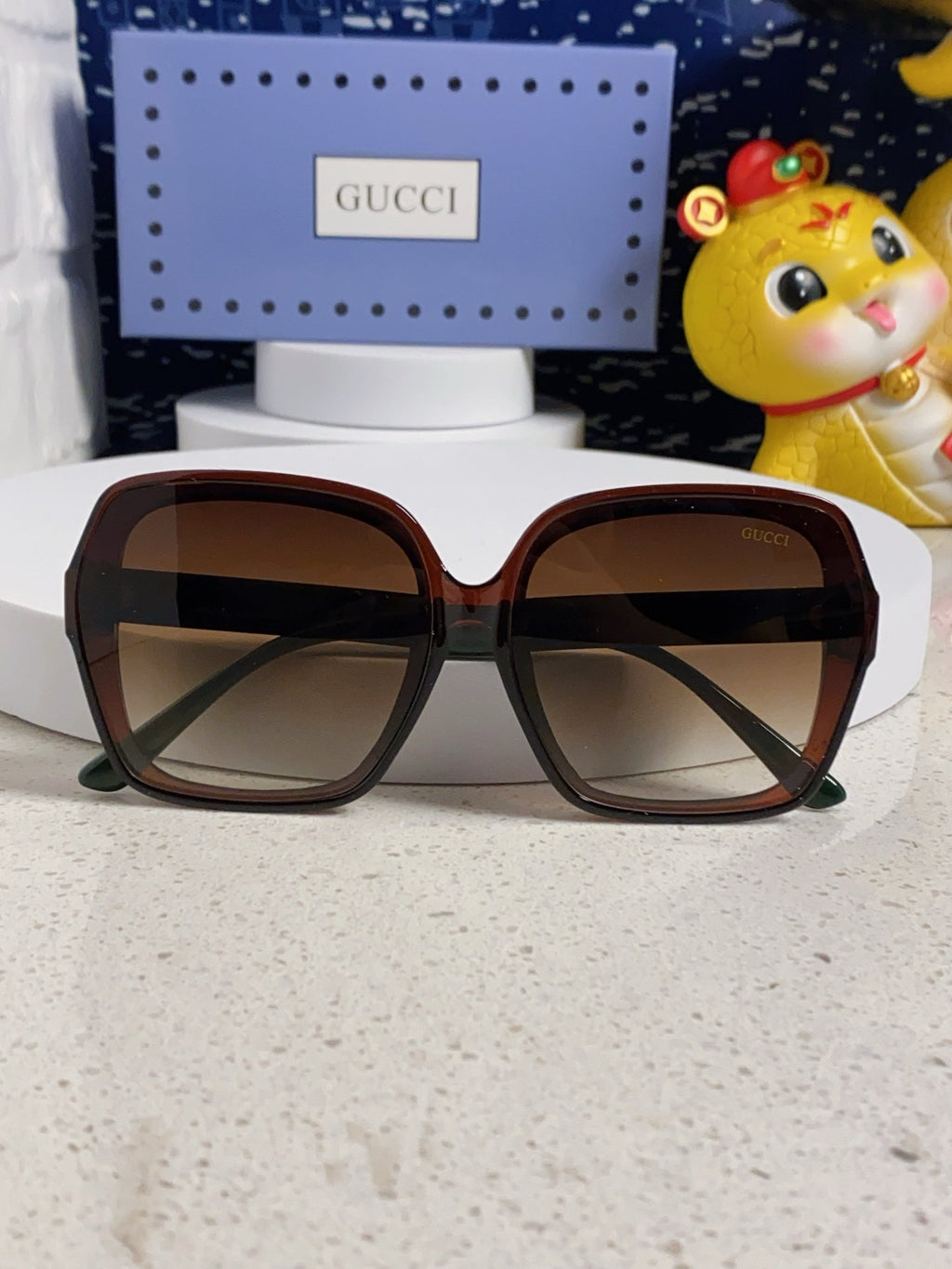GUCCI SQUARE FRAME SUNGLASSES 573309 IN ACETATE EMBOSSED LOGO