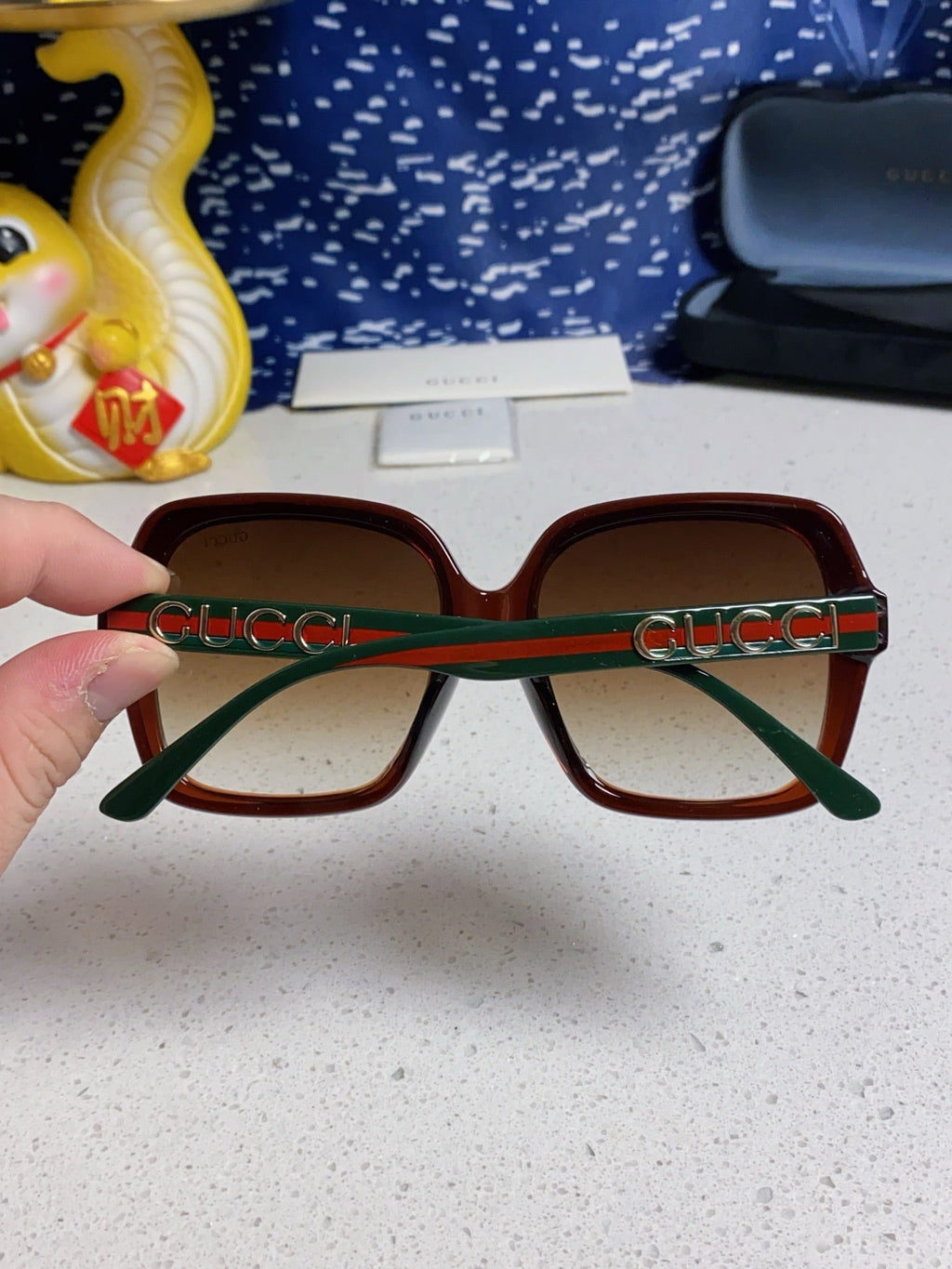 GUCCI SQUARE FRAME SUNGLASSES 573309 IN ACETATE EMBOSSED LOGO
