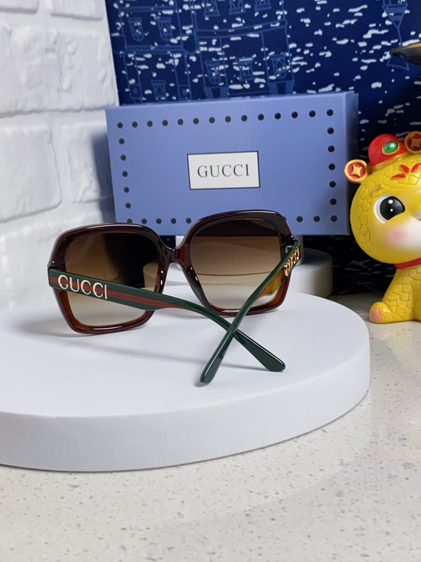 GUCCI SQUARE FRAME SUNGLASSES 573309 IN ACETATE EMBOSSED LOGO