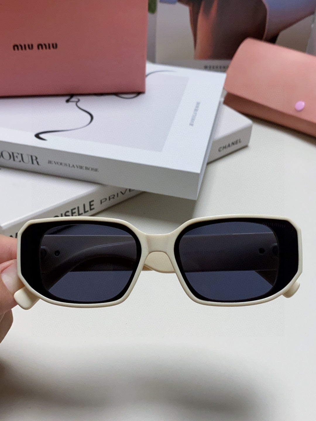 MIU MIU GLIMPSE SUNGLASSES 576819 IN WHITE ACETATE