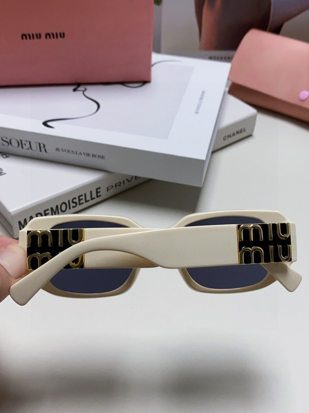 MIU MIU GLIMPSE SUNGLASSES 576819 IN WHITE ACETATE
