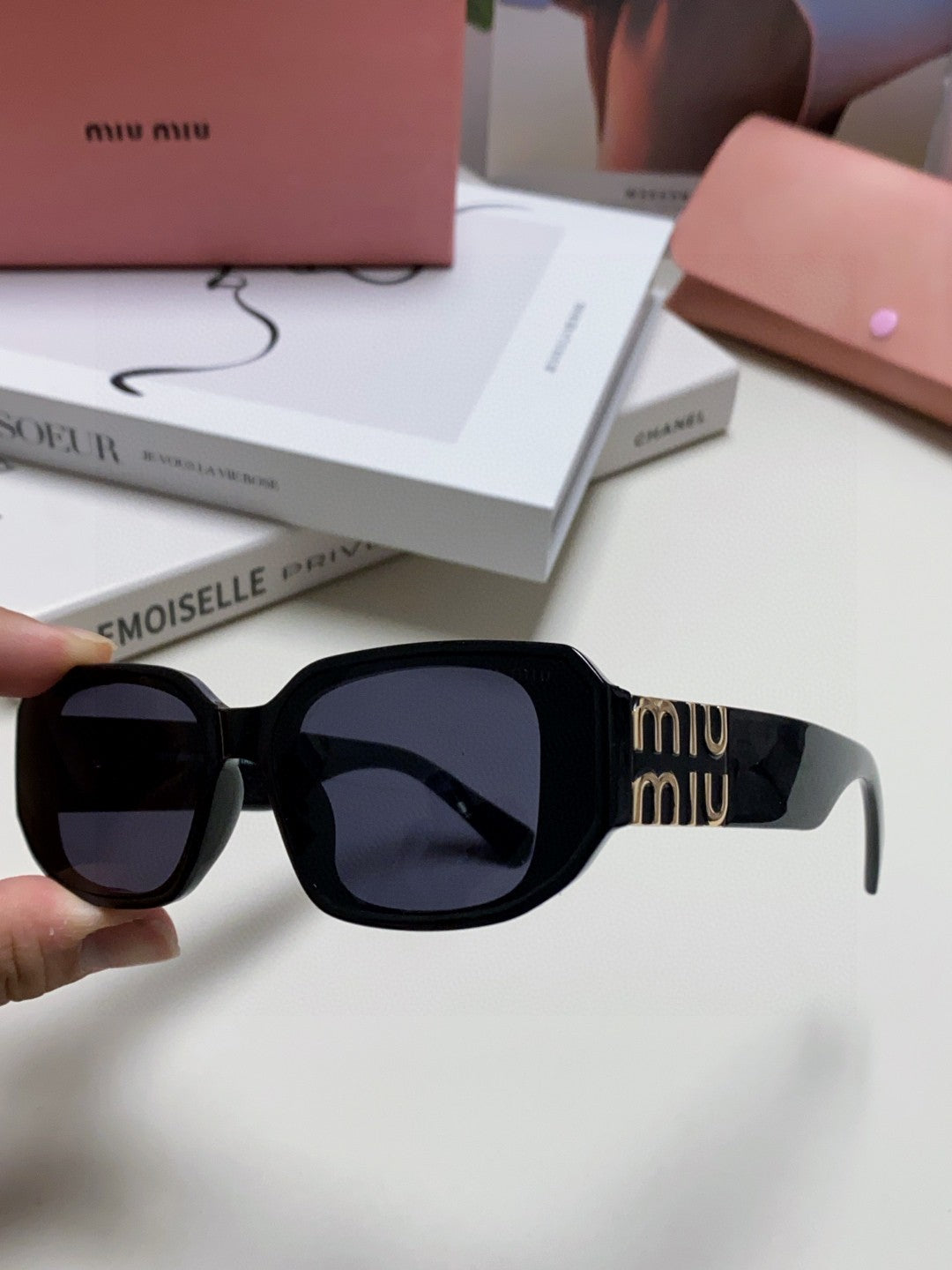 MIU MIU GLIMPSE SUNGLASSES 576821 IN BLACK ACETATE
