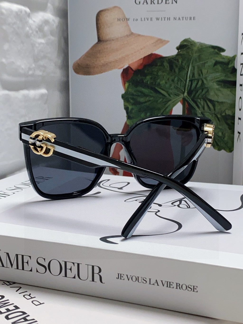 GUCCI EMBOSSED LOGO BUTTERFLY FRAME SUNGLASSES 576876 IN ACETATE