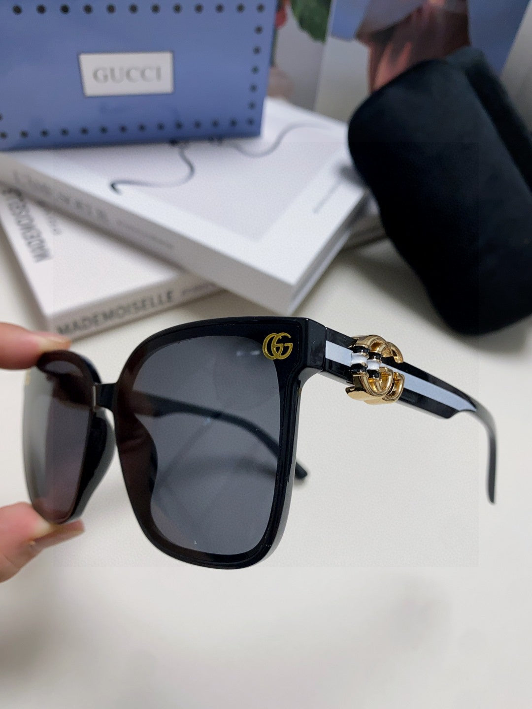 GUCCI EMBOSSED LOGO BUTTERFLY FRAME SUNGLASSES 576876 IN ACETATE