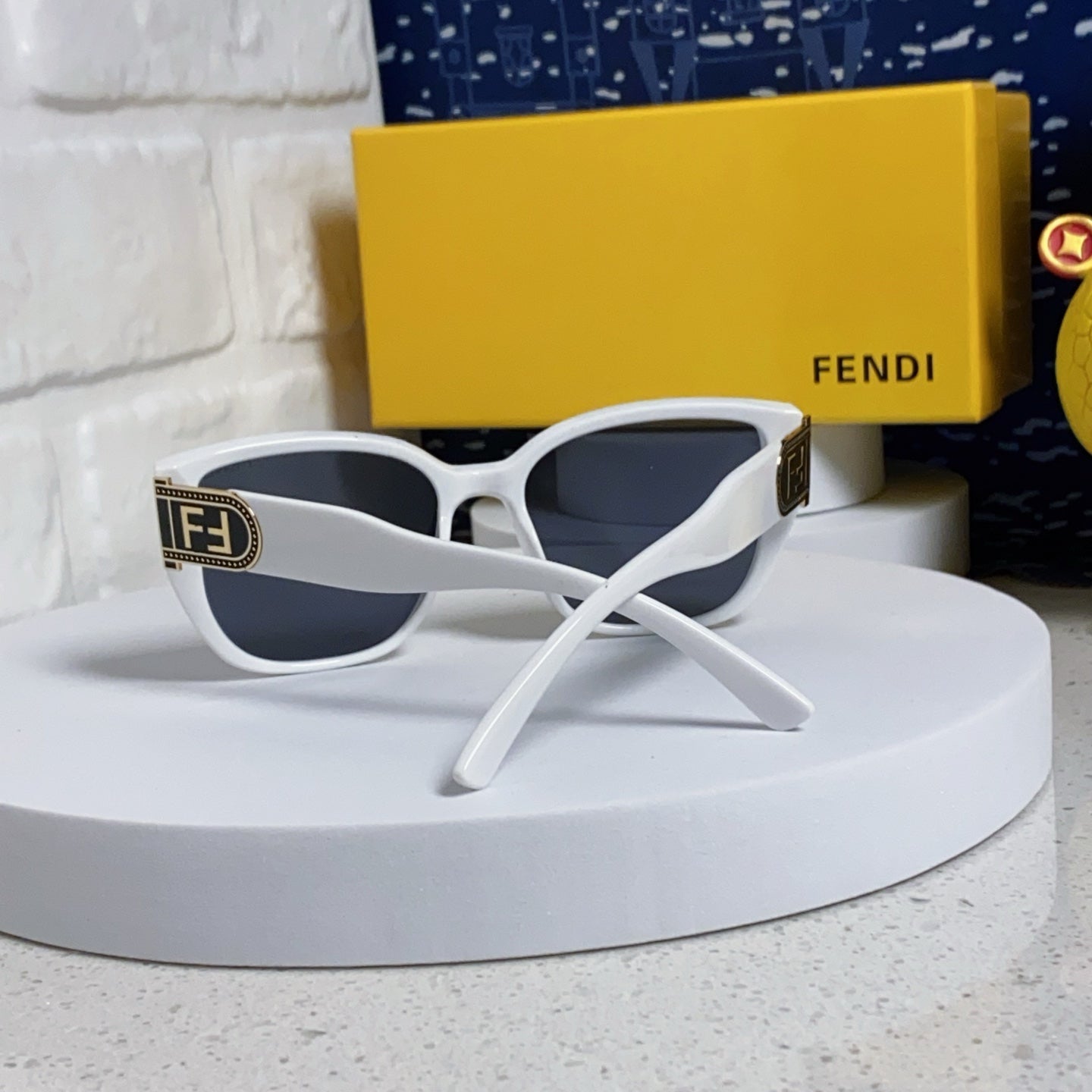 FENDI DIAGONAL CHUNKY SQUARE FRAME SUNGLASSES 543494 IN ACETATE