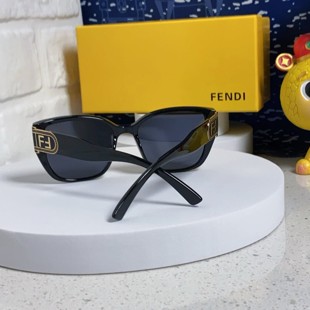 FENDI DIAGONAL CHUNKY SQUARE FRAME SUNGLASSES 543494 IN ACETATE