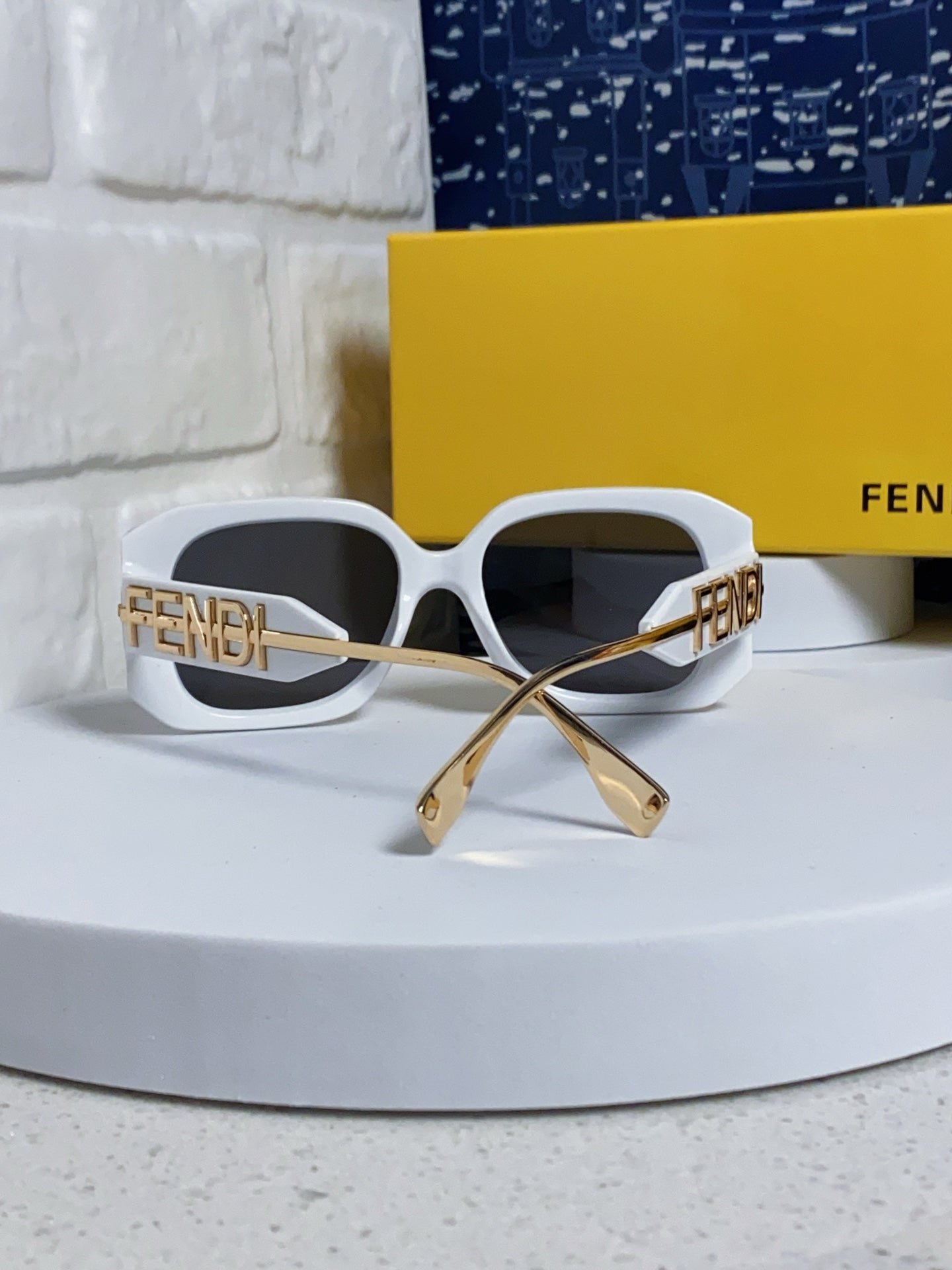 FENDI OVERSIZES FF DIAMONDS SQUARE SUNGLASSES 551639 IN ACETATE