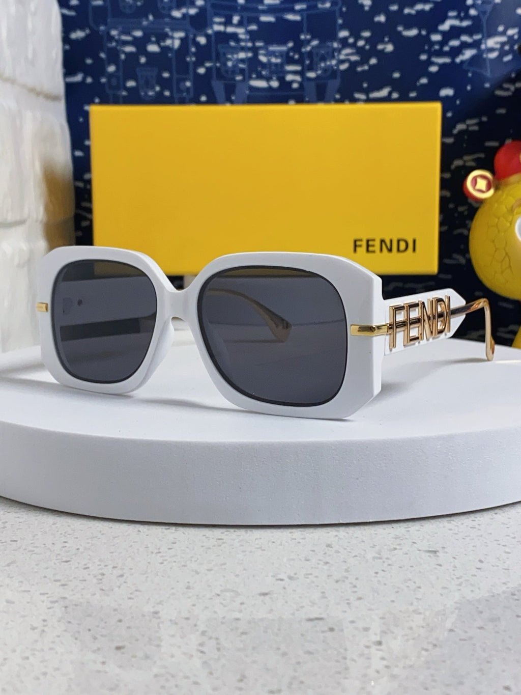 FENDI OVERSIZES FF DIAMONDS SQUARE SUNGLASSES 551639 IN ACETATE
