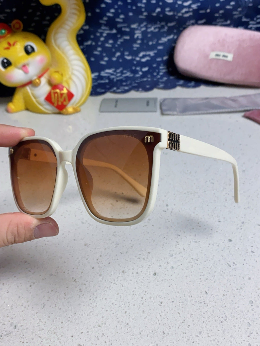 MIU MIU GLIMPSE SQUARE SUNGLASSES 554612 IN IVORY ACETATE