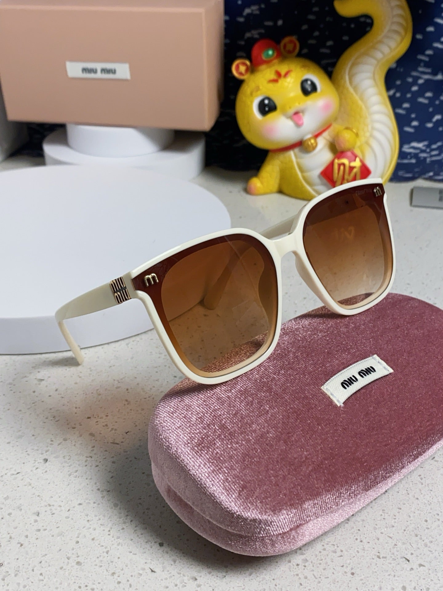 MIU MIU GLIMPSE SQUARE SUNGLASSES 554612 IN IVORY ACETATE