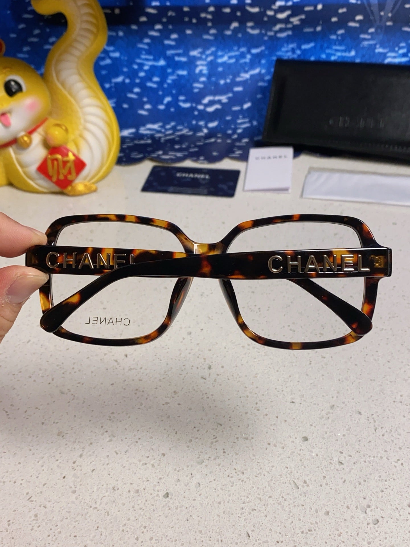 CHANEL SQUARE SUNGLASSES 638933 IN HAVANA ACETATE