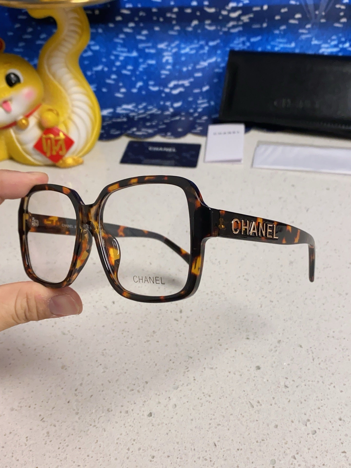 CHANEL SQUARE SUNGLASSES 638933 IN HAVANA ACETATE