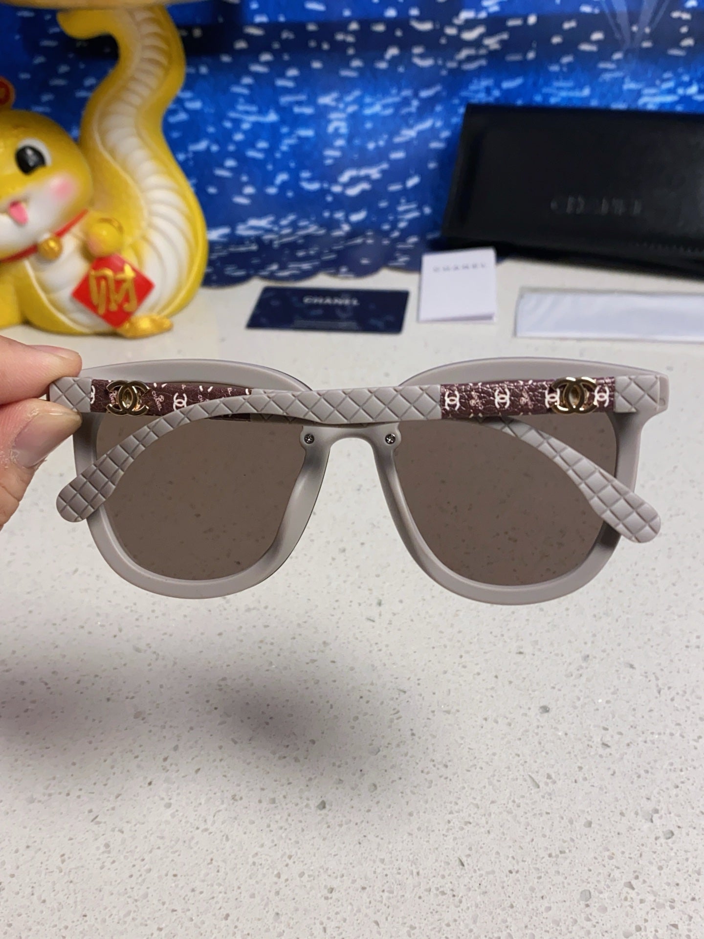 CHANEL BROWNLINE SUNGLASSES 638936 IN LIGHT GRAY ACETATE