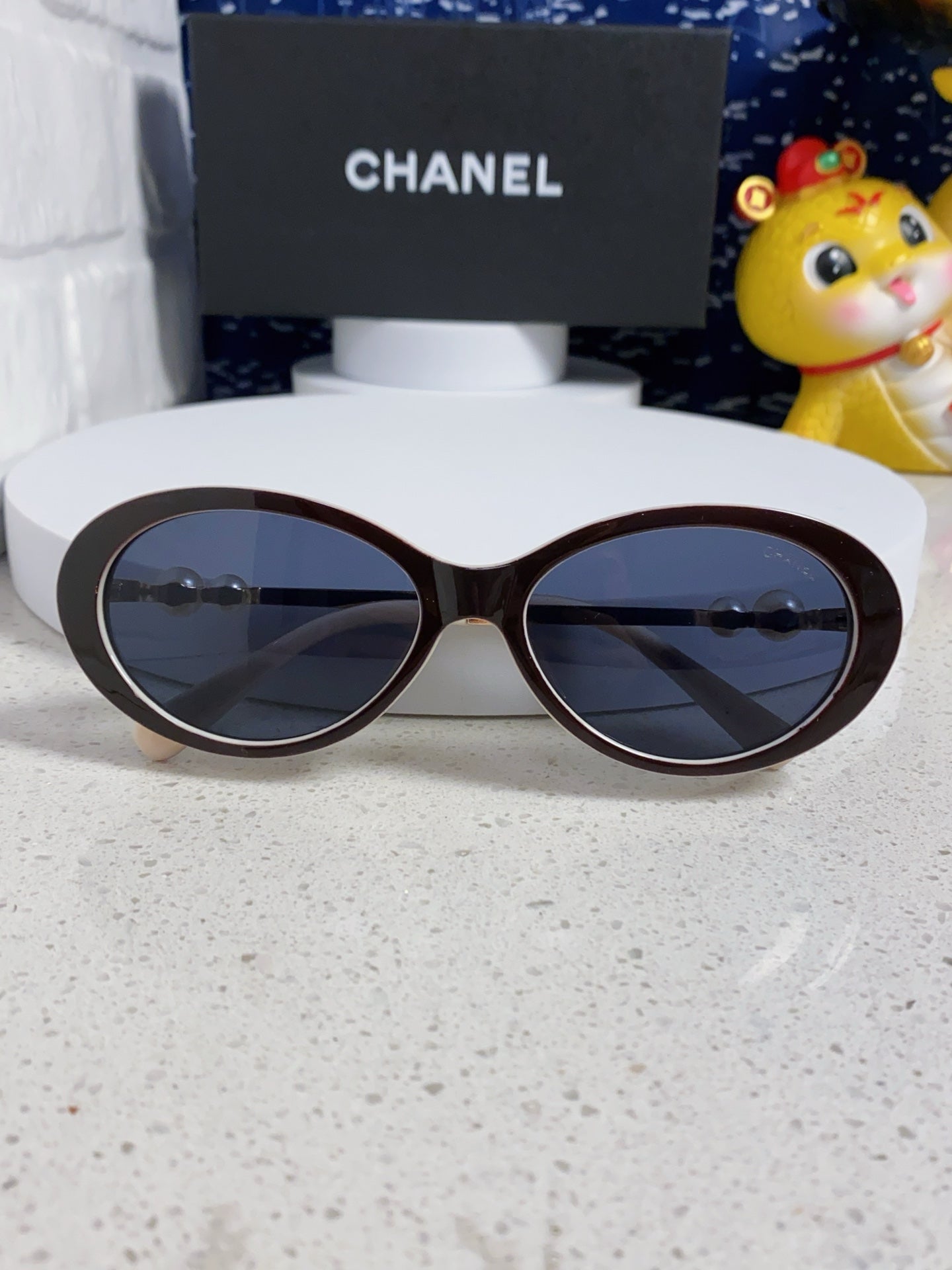 CHANEL OVAL SUNGLASSES 640343 IN IVORY BROWN ACETATE METAL FRAME EMBOSSED PEARL