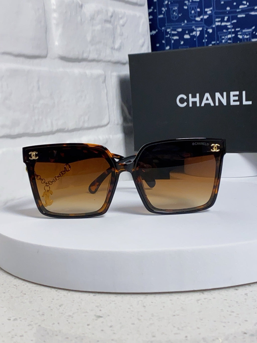 CHANEL SQUARE SUNGLASSES 641809 IN HAVANA ACETATE GOLD CHAIN